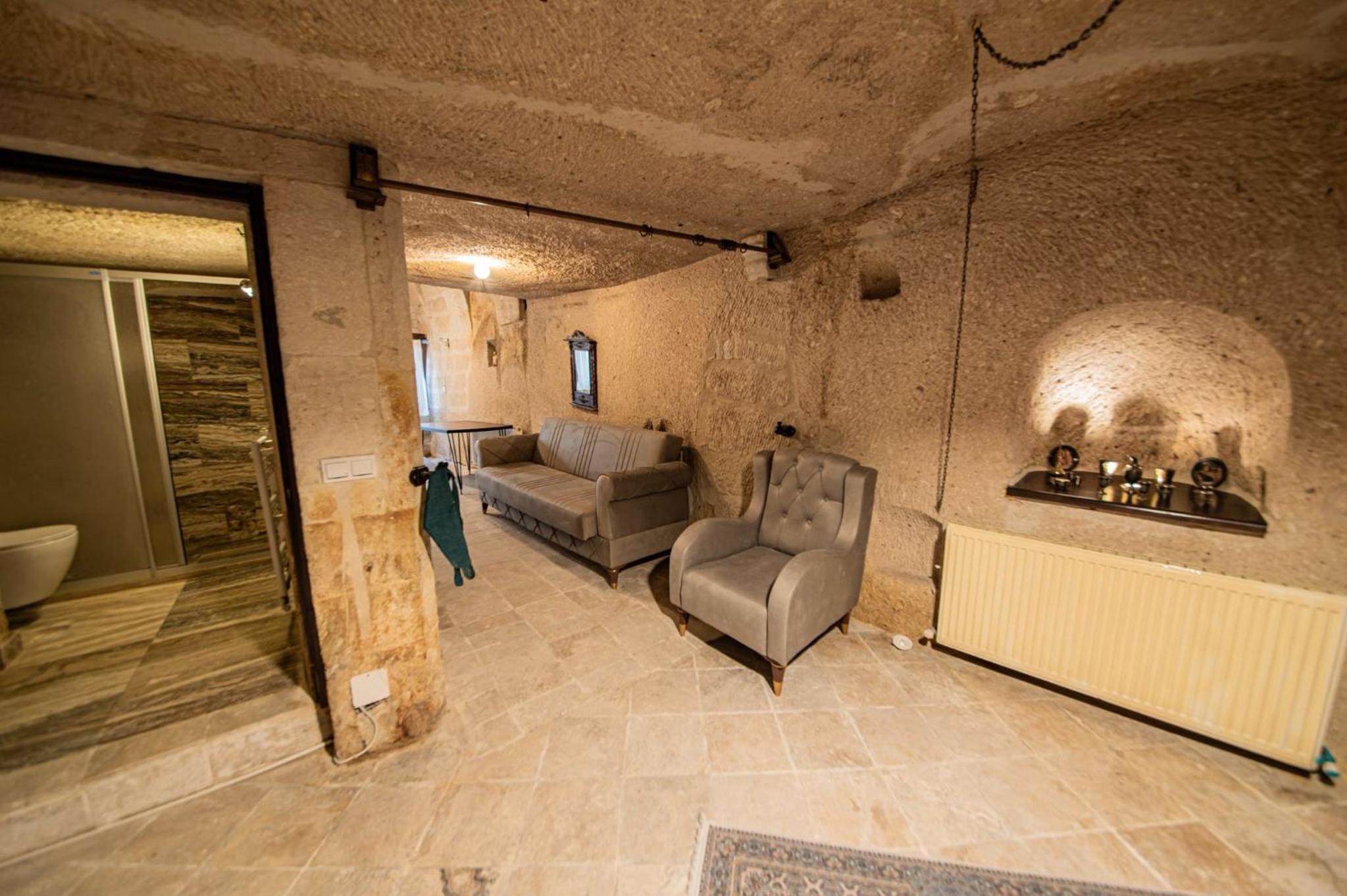 Second Building Cave - Photo 9