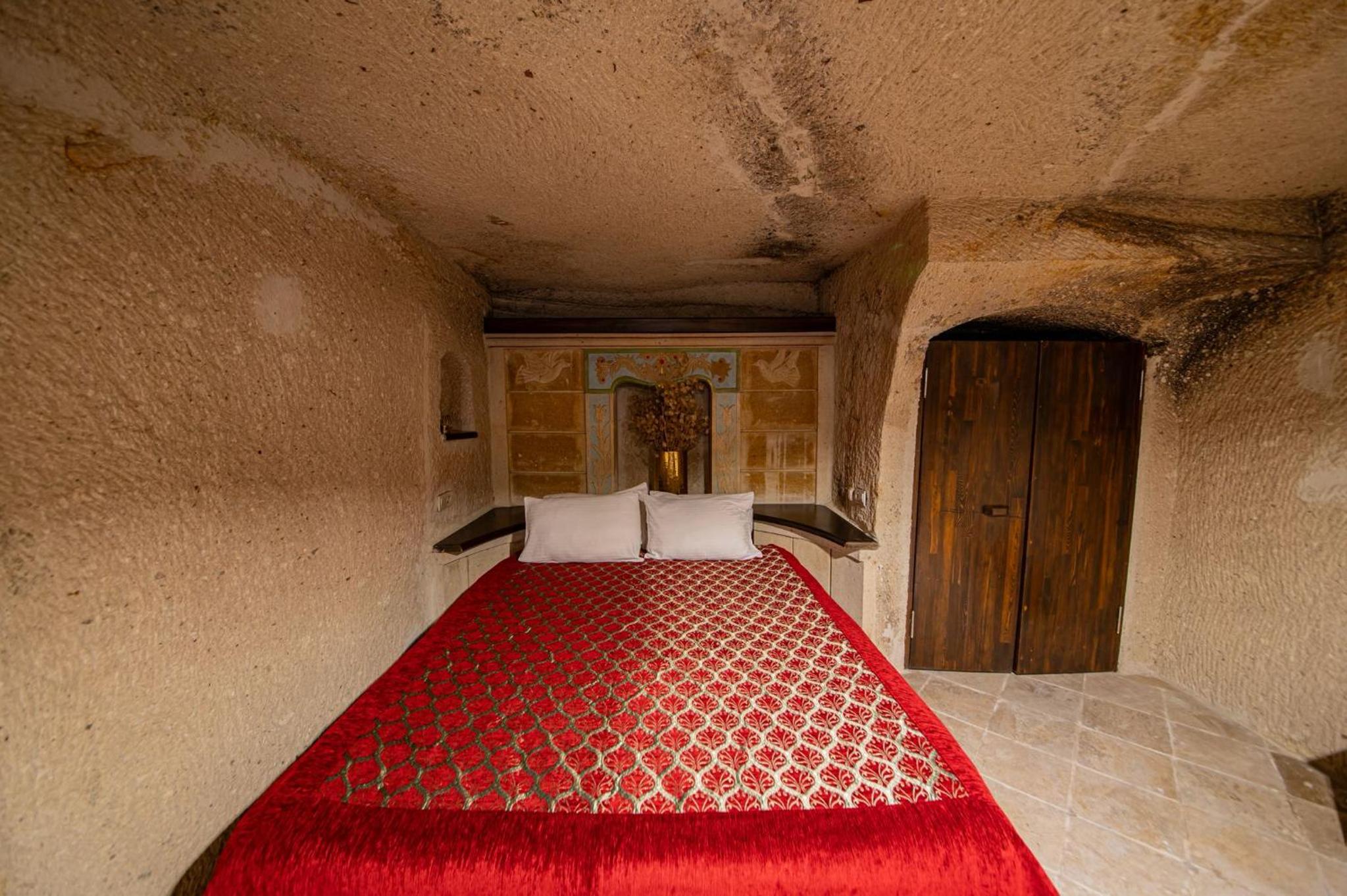 Second Building Cave - Photo 12