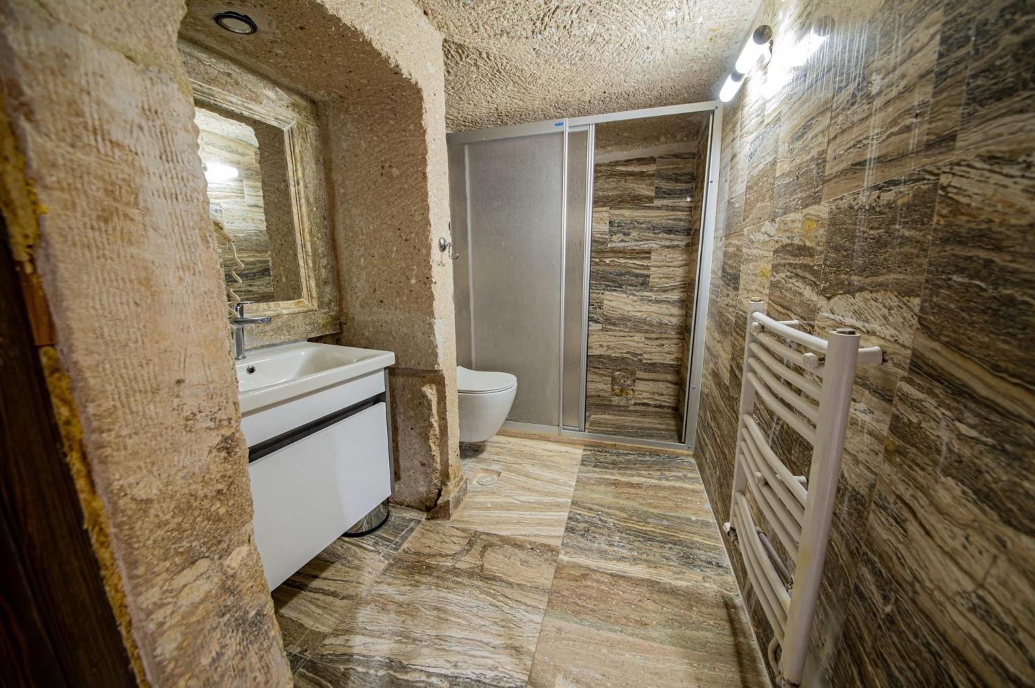 Second Building Cave - Photo 1