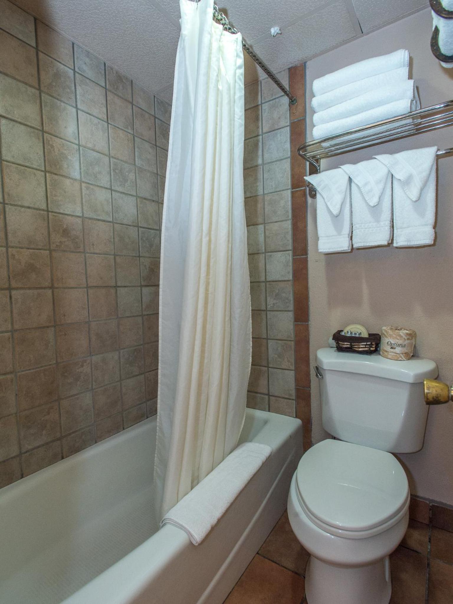 Queen Room photo 2