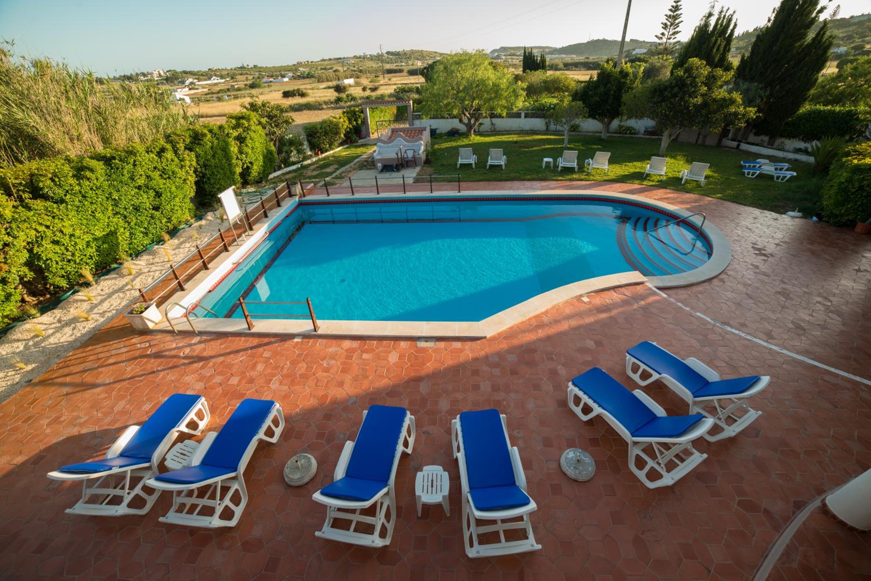 Double Room with Pool View - Photo 18