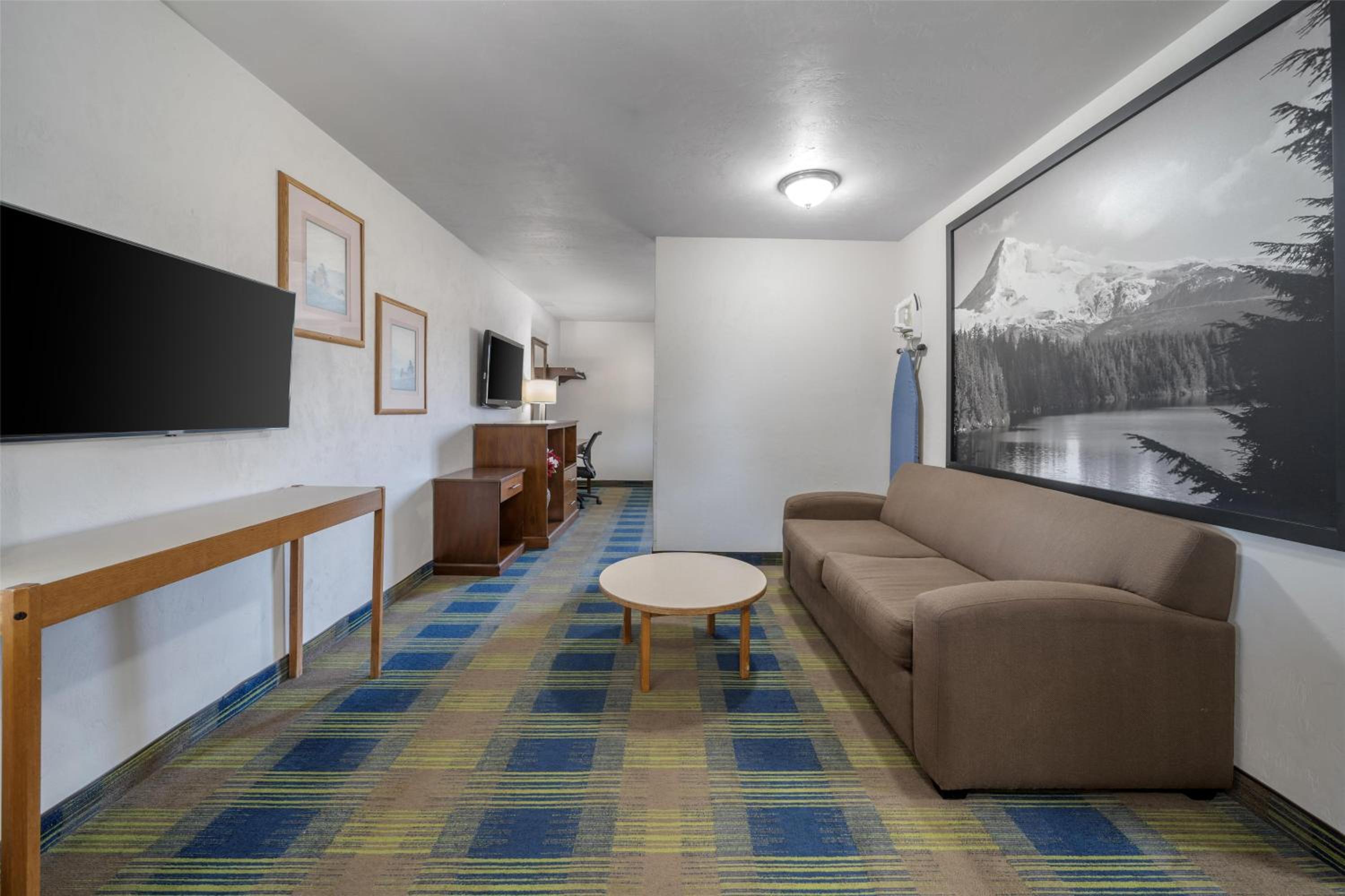 Two-Room King Suite with Sofa Bed - Non-Smoking - Photo 1