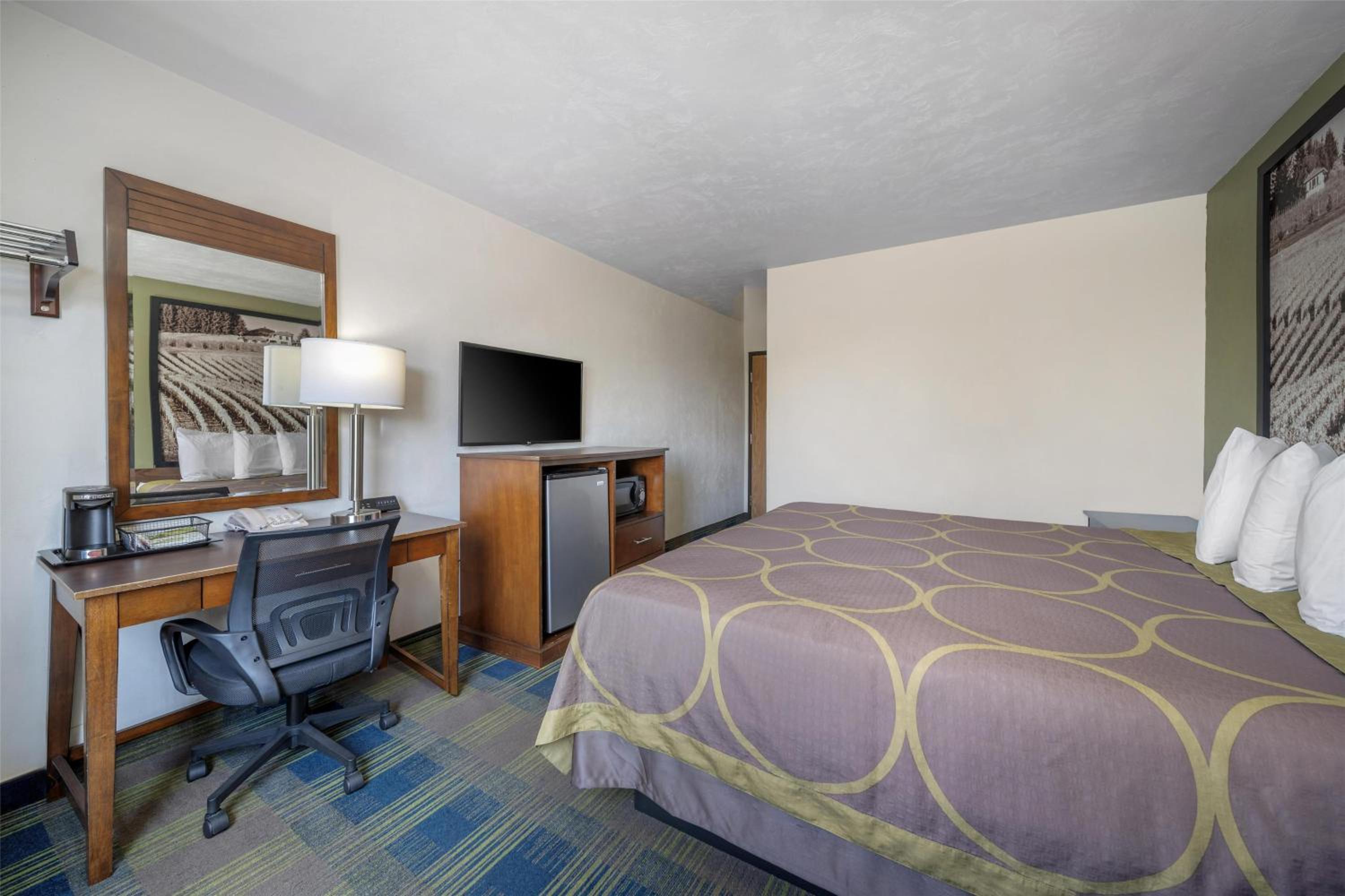 King Room - Non-Smoking - Photo 2
