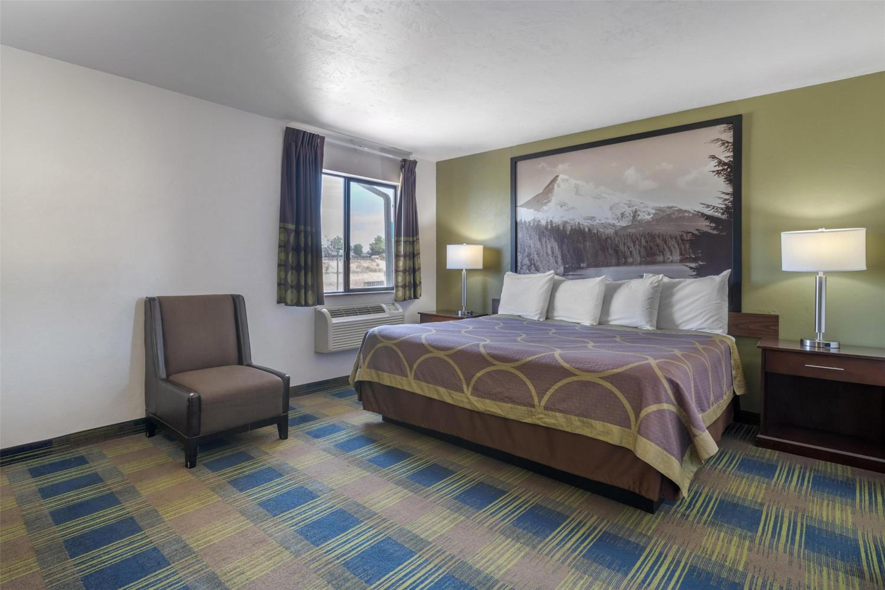 Two-Room King Suite with Sofa Bed - Non-Smoking - Photo 3