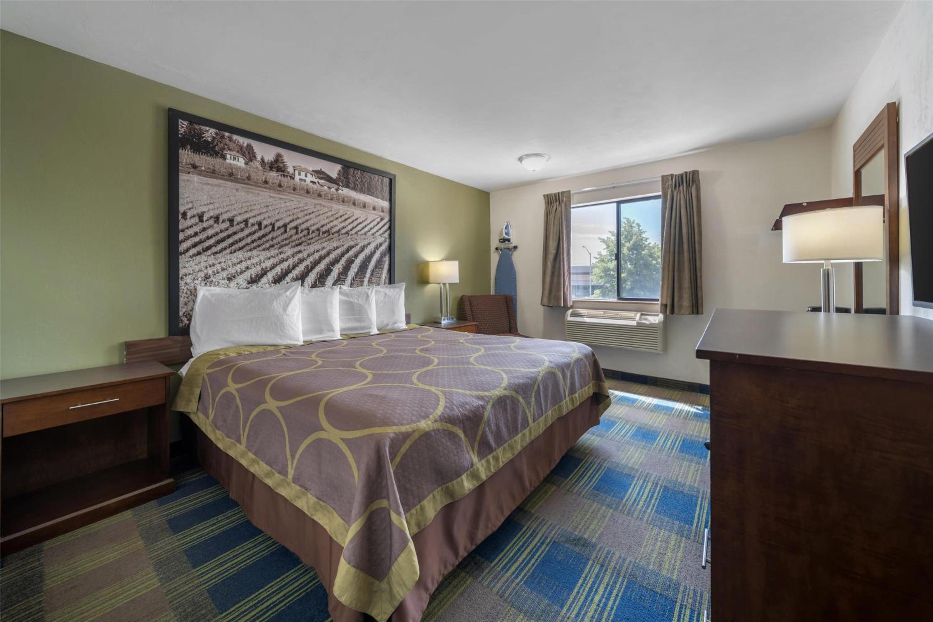 King Room - Non-Smoking - Photo 1
