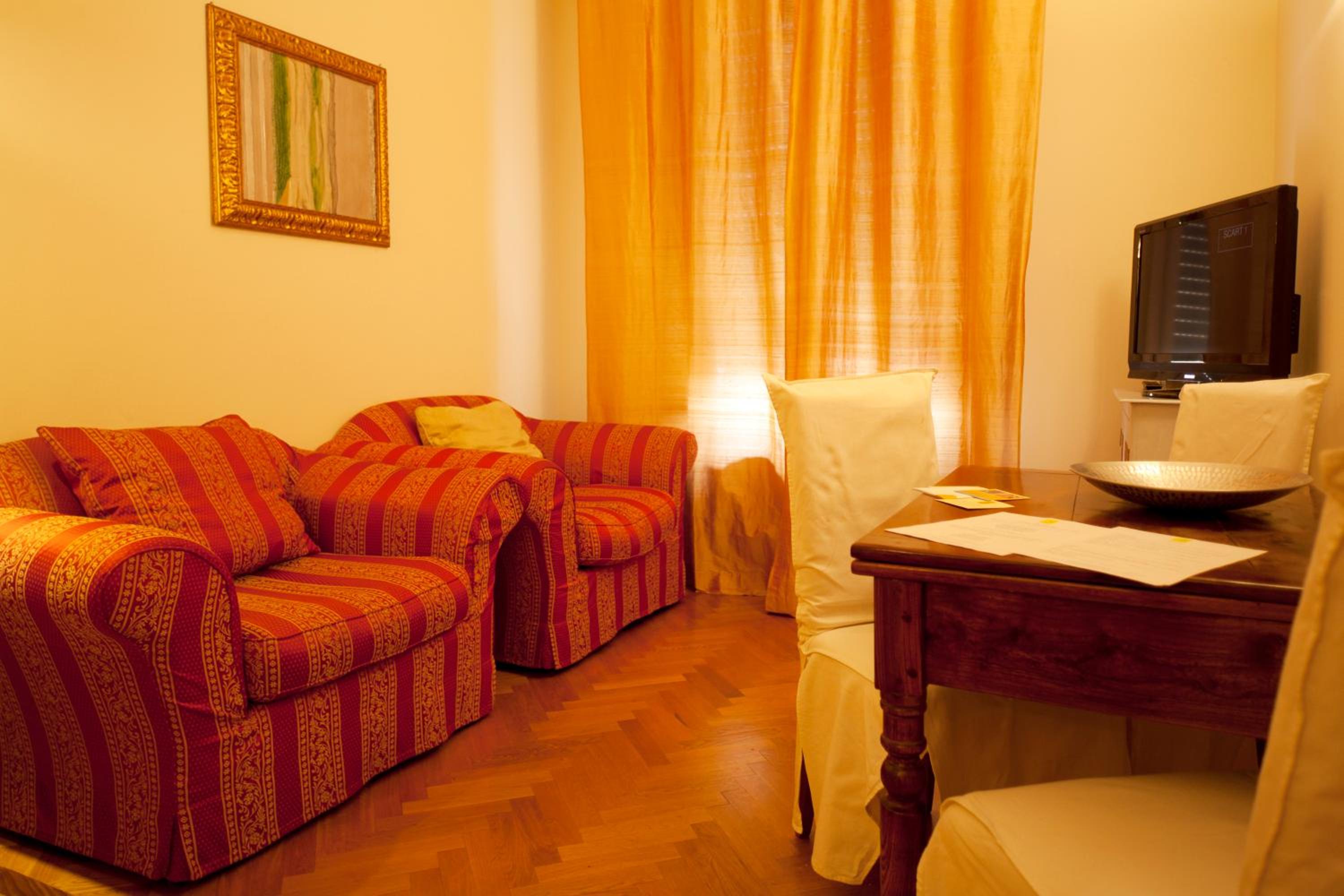 Executive Suite - Photo 12