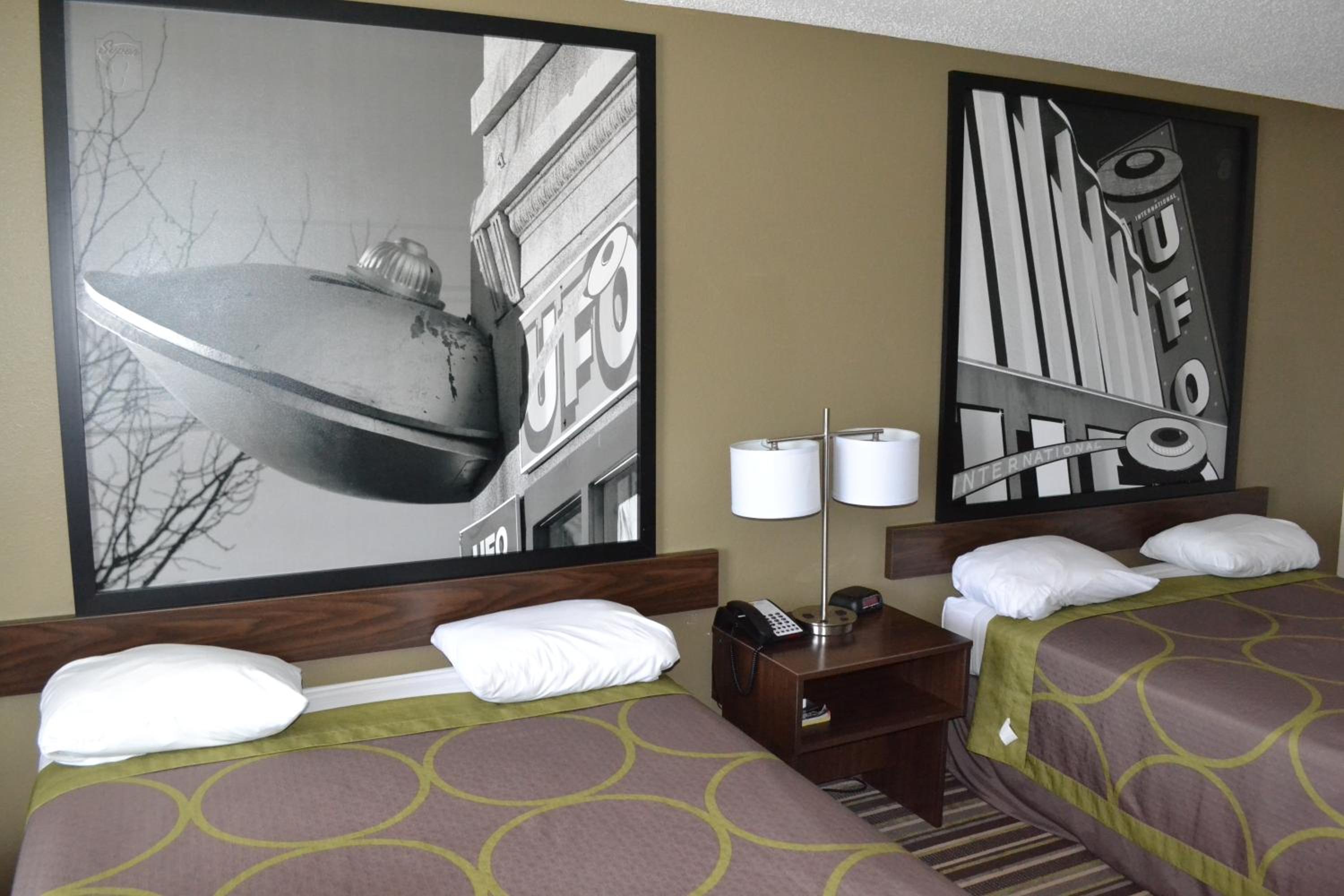 Queen Room with Two Queen Beds - Non-Smoking - Photo 1