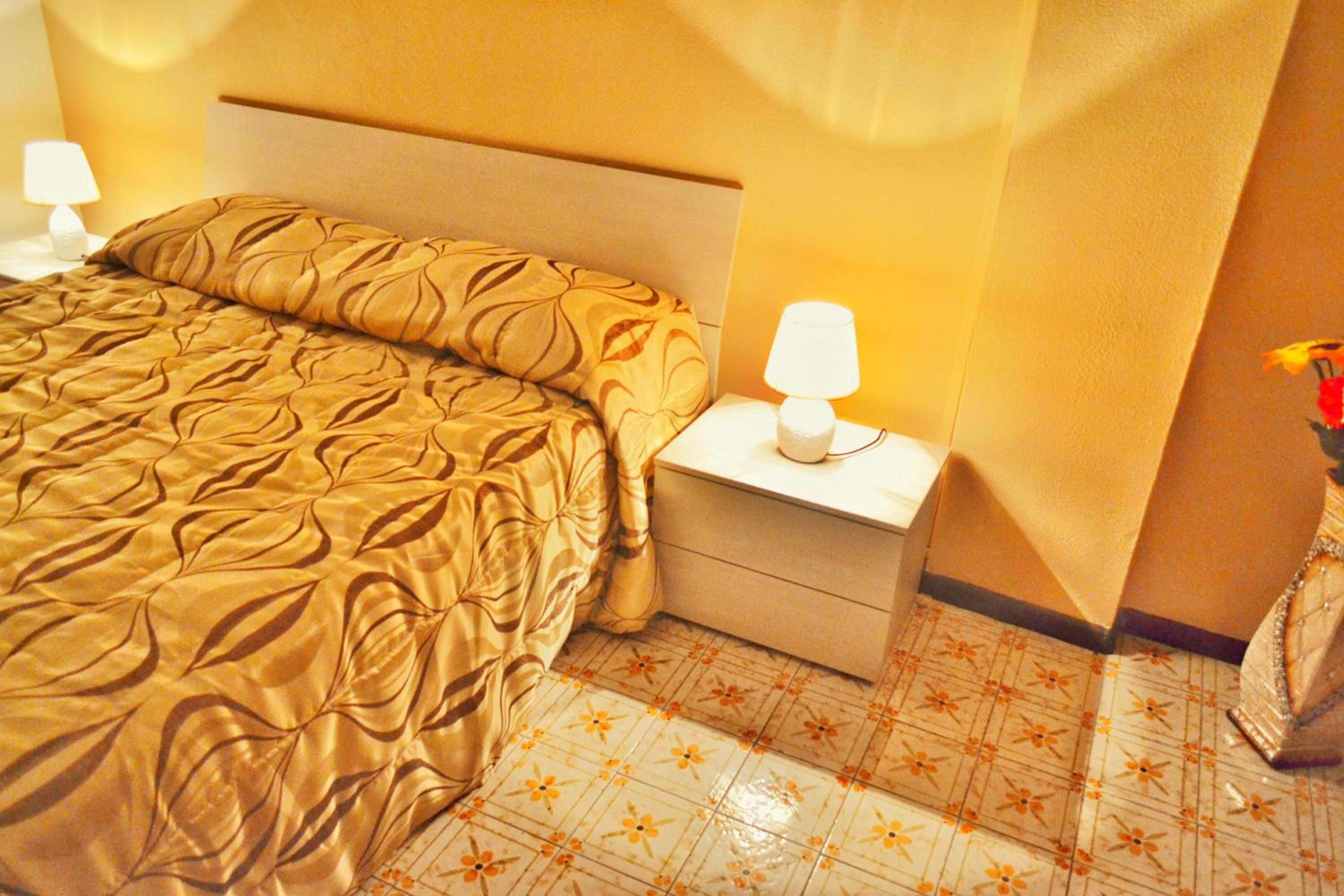 Deluxe Double Room with Extra Bed - Photo 5