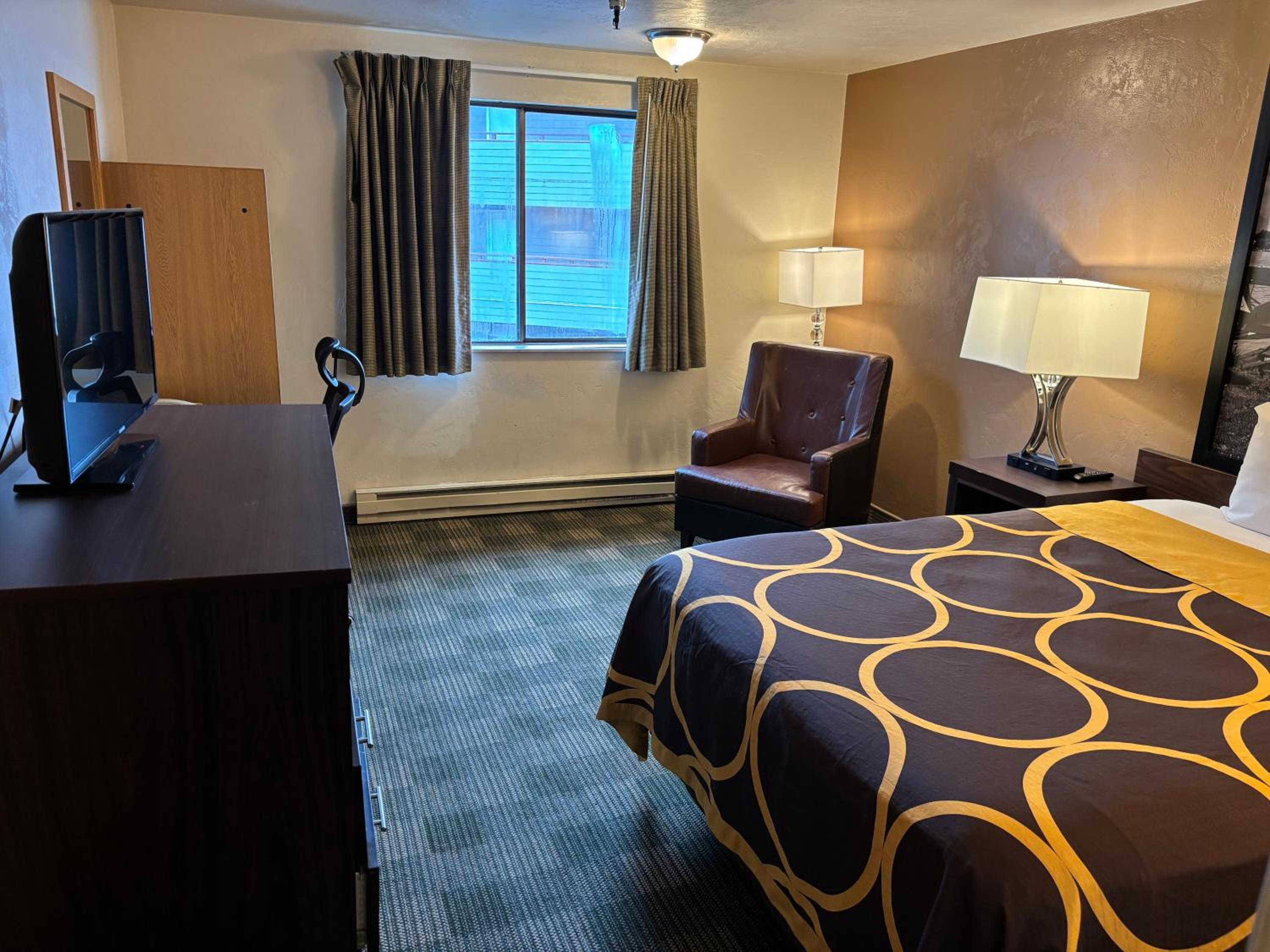 Queen Room - Non-Smoking - Photo 3