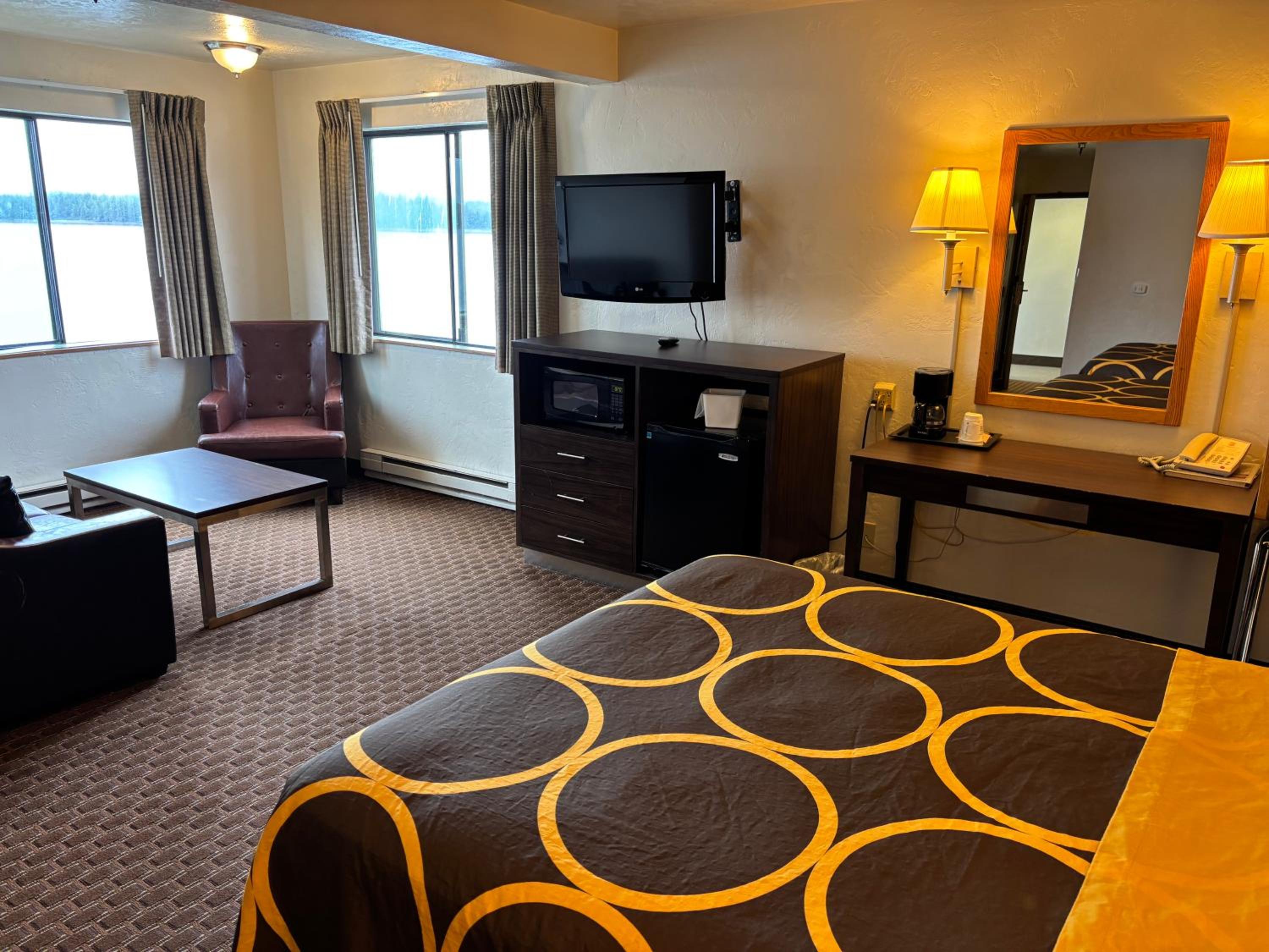 Studio Suite with Two Queen Beds and Ocean View - Non-Smoking - Photo 3