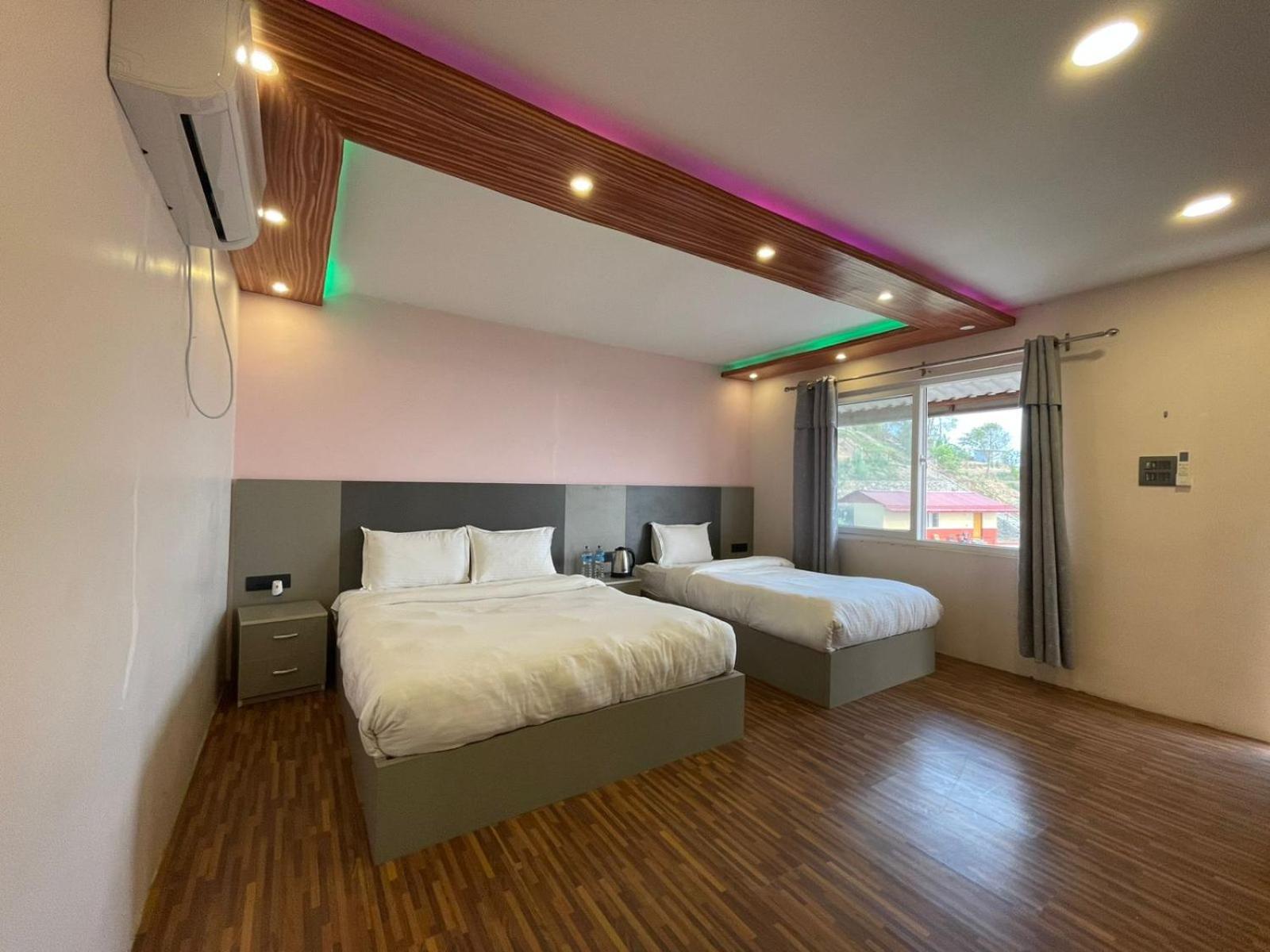 Large Twin Room photo 2