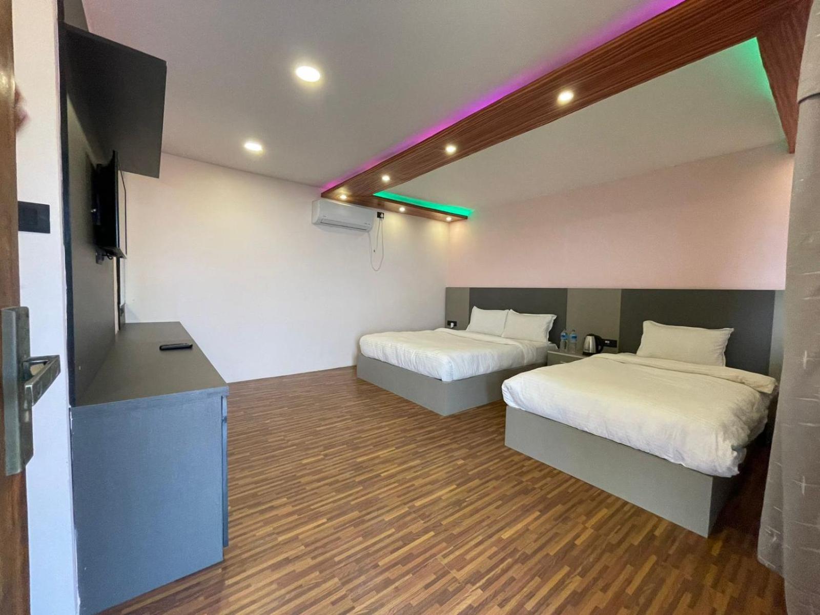 Large Twin Room photo 1