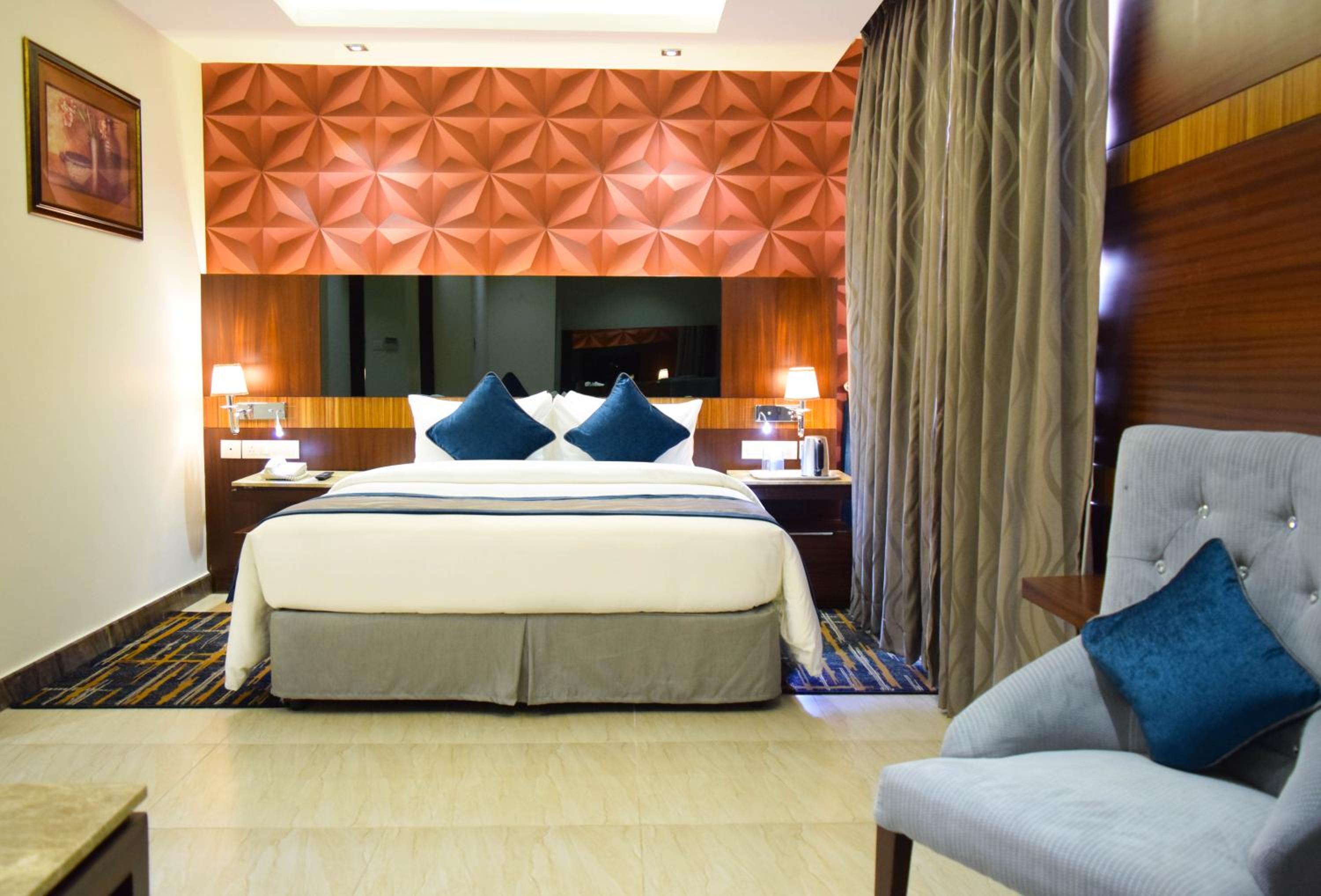 Executive Suite - Photo 1