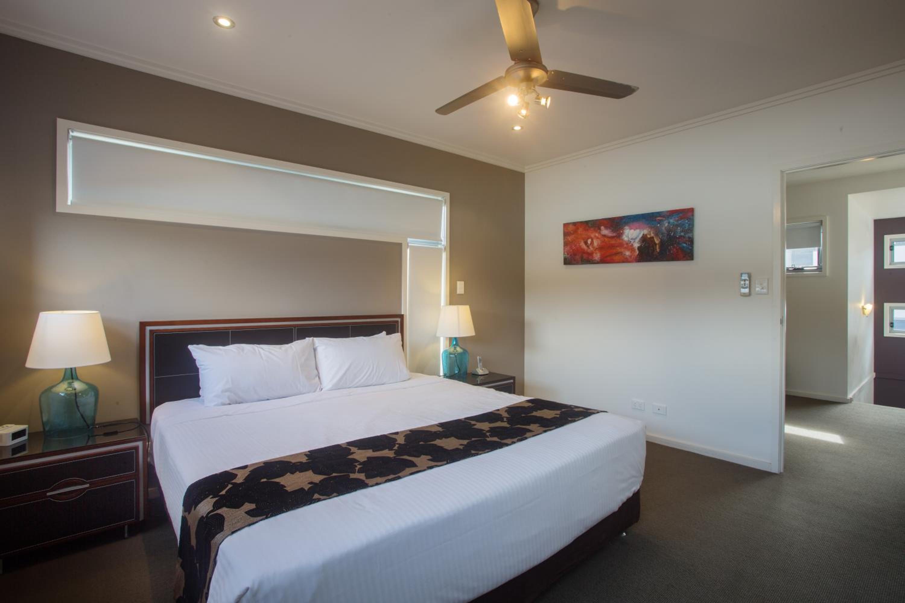 Three-Bedroom Classic Villa - Photo 9