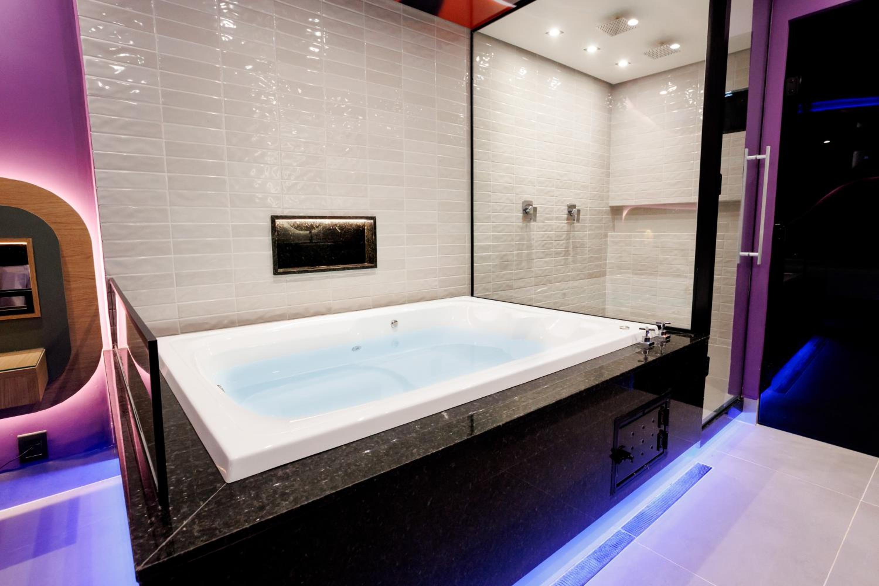 King Suite with Spa Bath photo 2