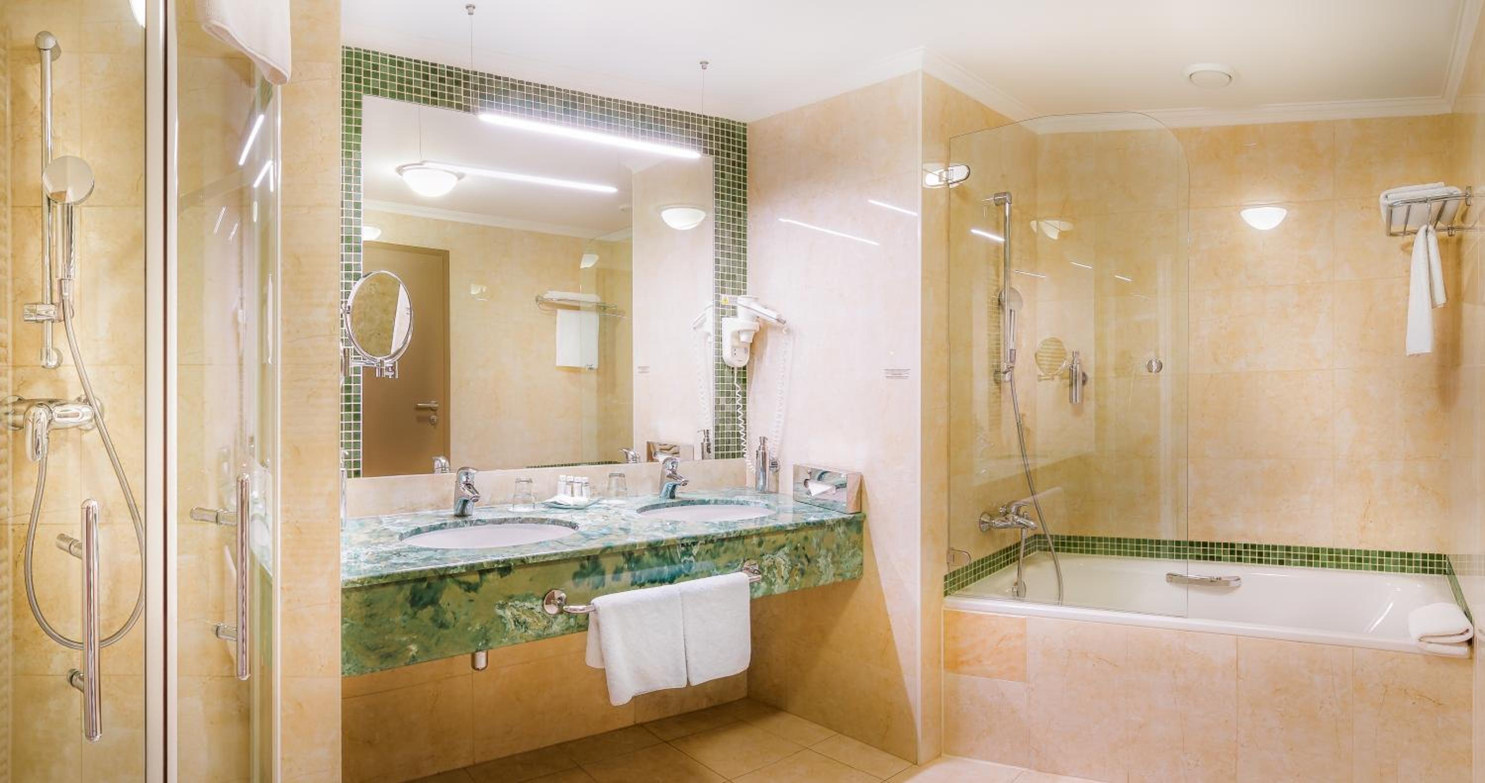 Deluxe Double or Twin room with Castle view and Terrace - Photo 4