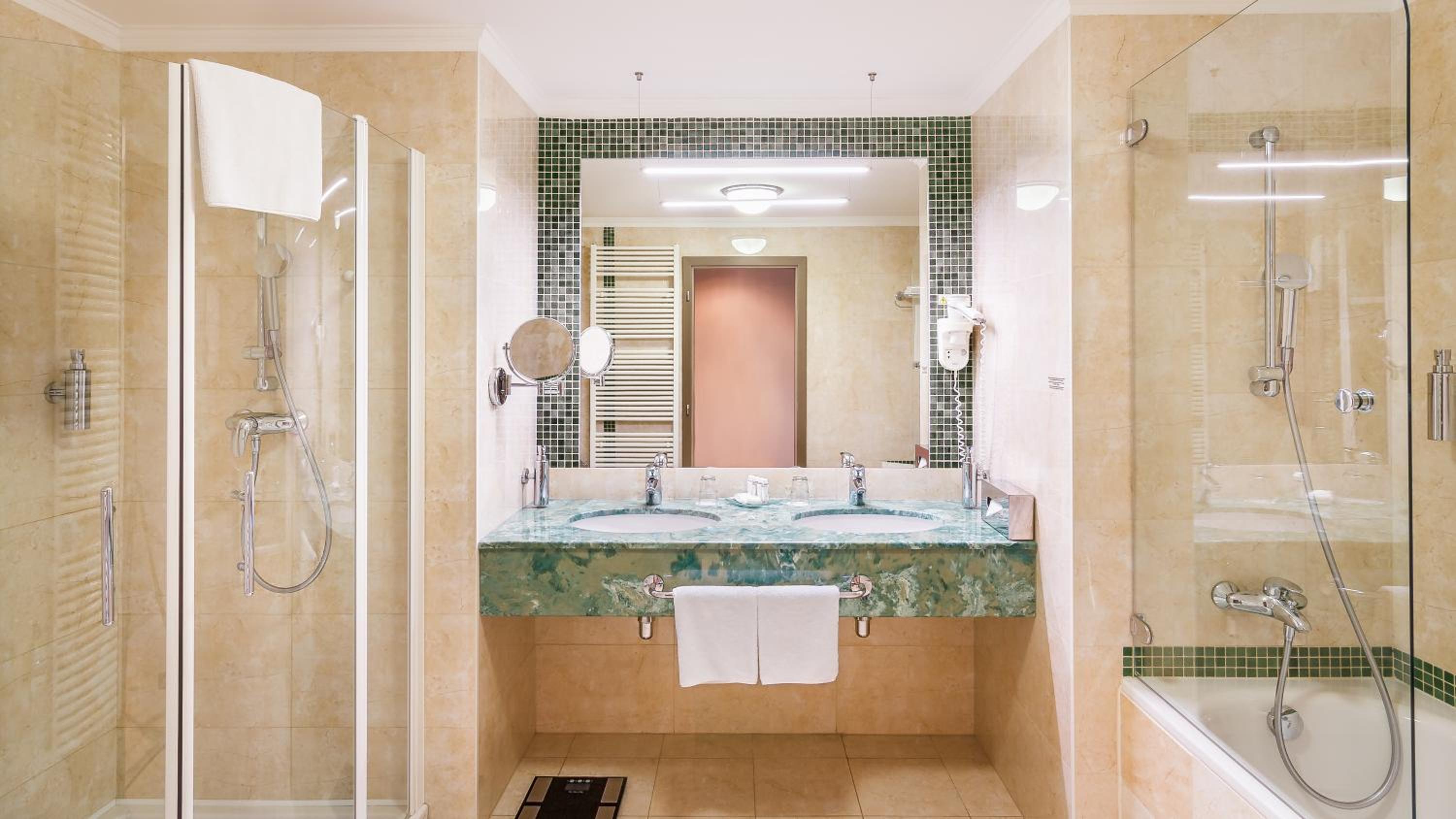 Deluxe Double or Twin Room with Castle View - Photo 5
