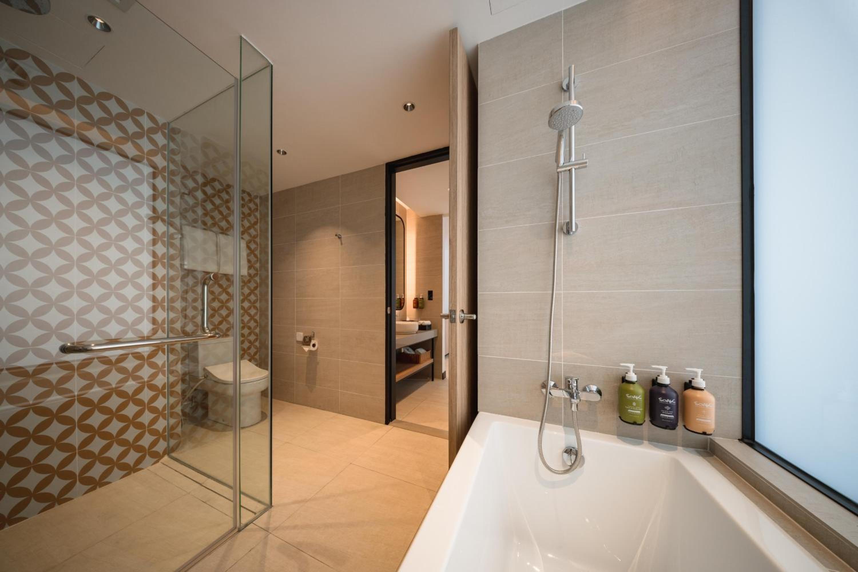 One-Bedroom Suite with Dining and Kitchenette - Photo 1
