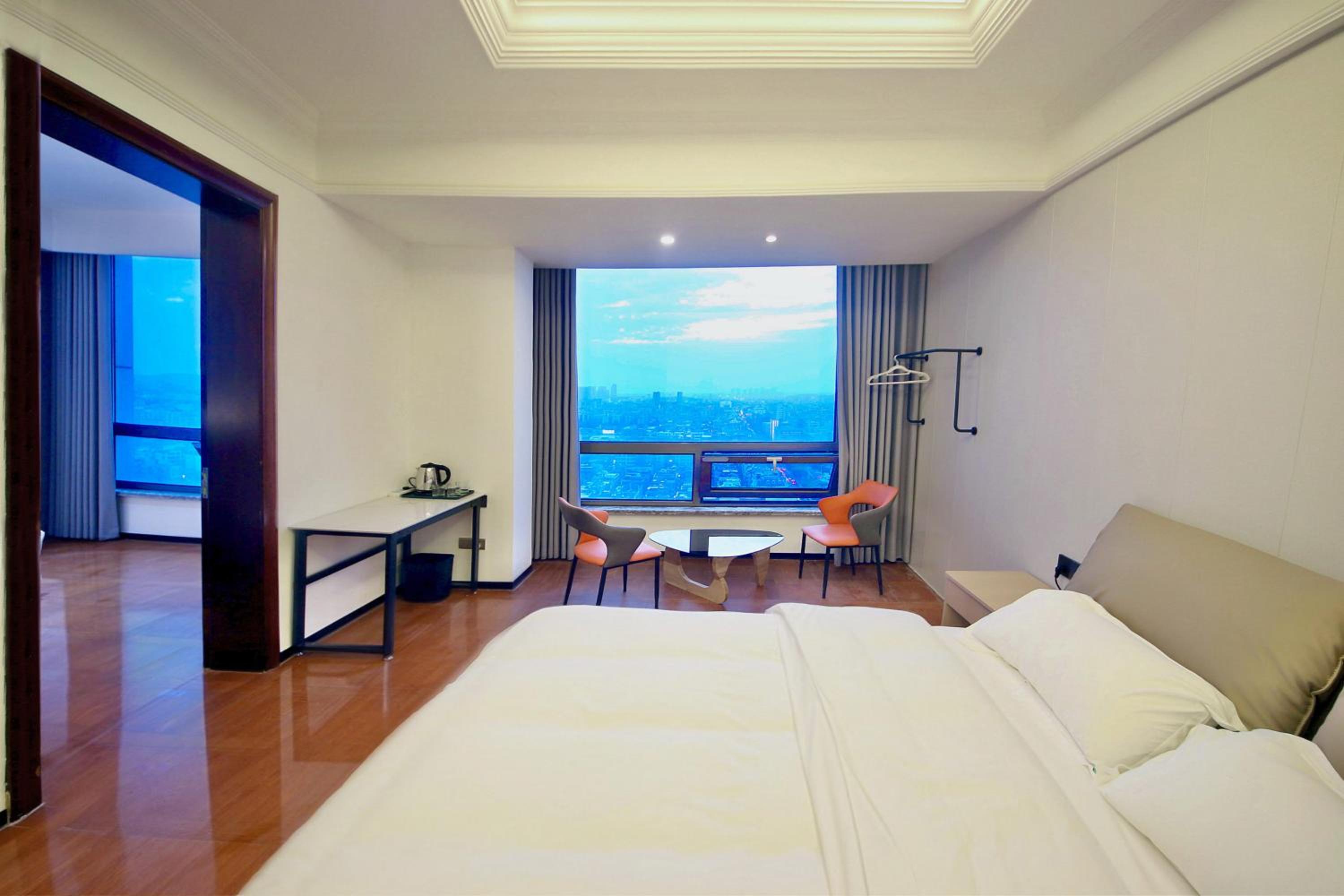 Superior Queen Room with Two Queen Beds photo 3