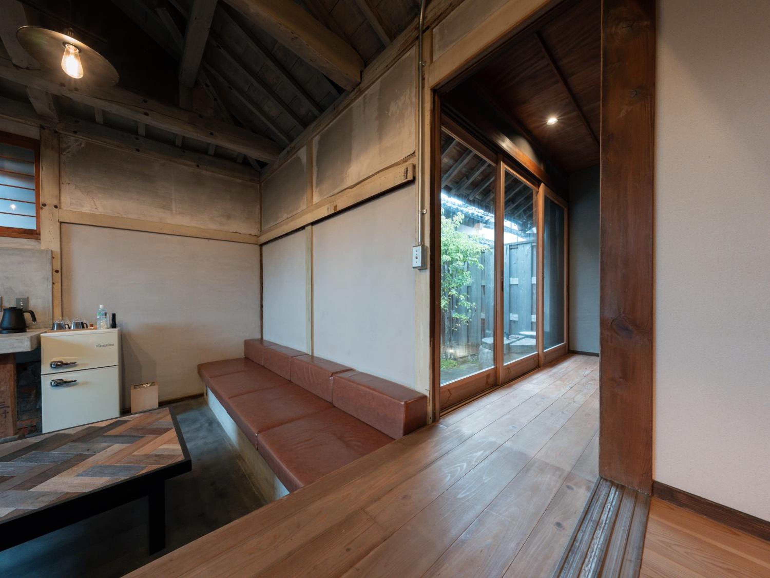Twin Room with Private Bathroom photo 3