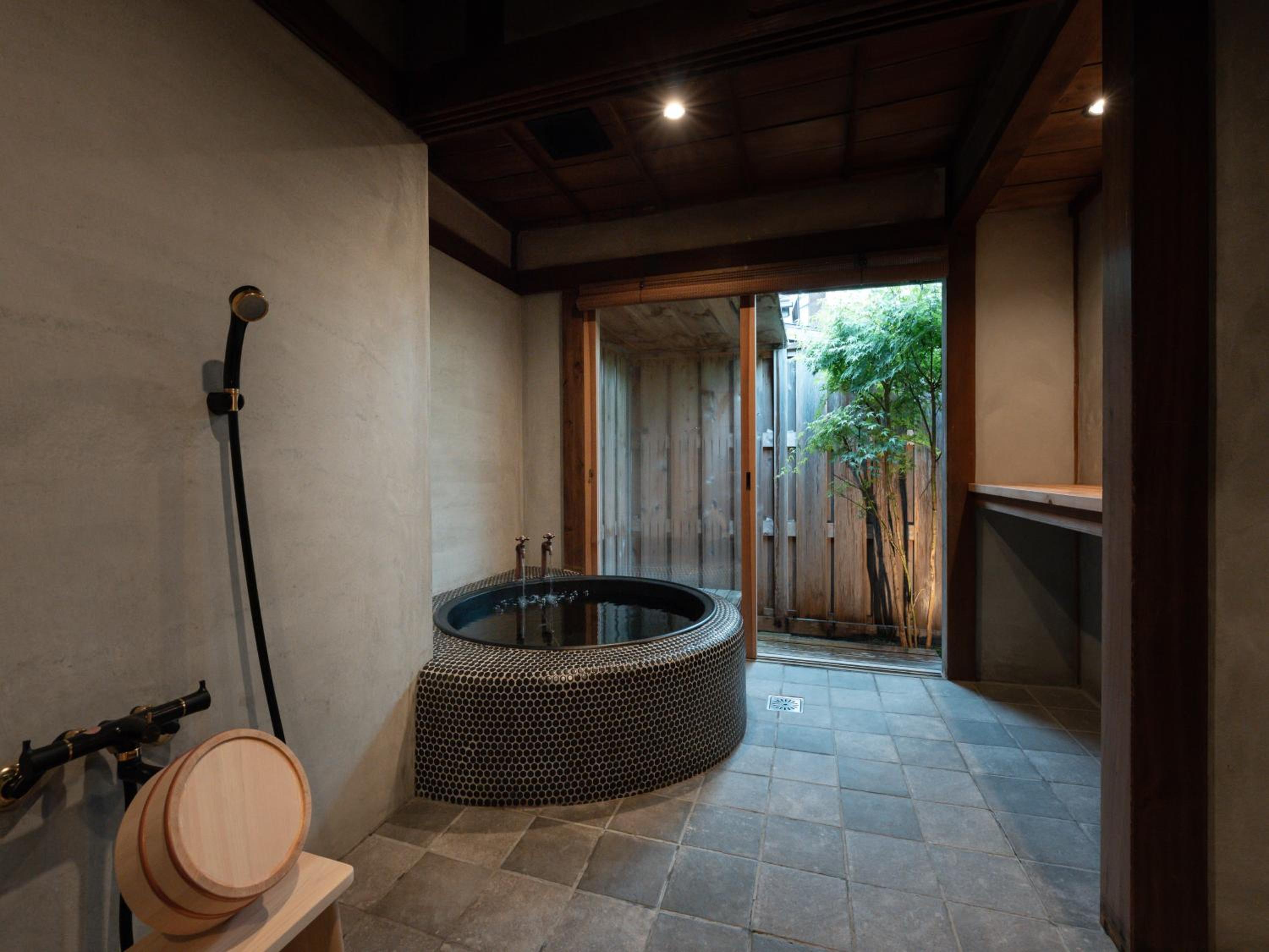 Twin Room with Private Bathroom photo 1