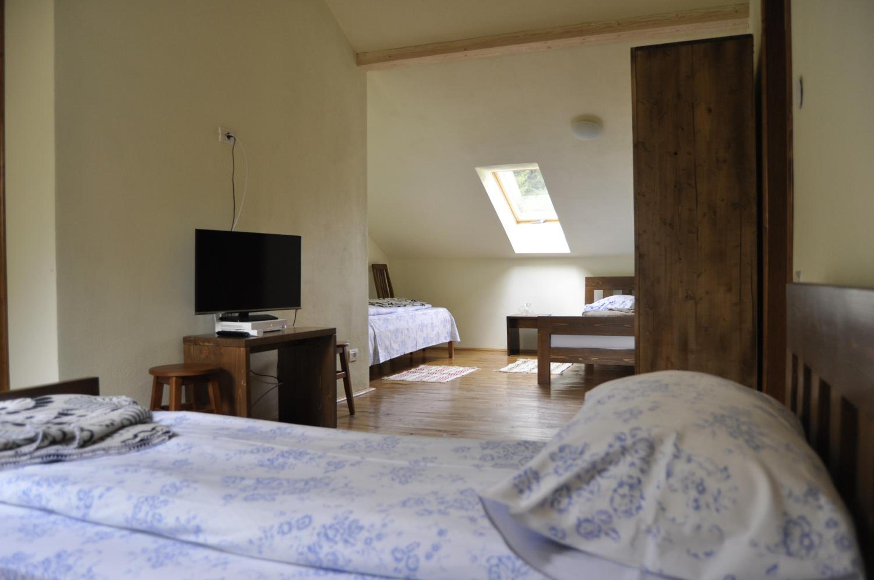 Family Room - Photo 6
