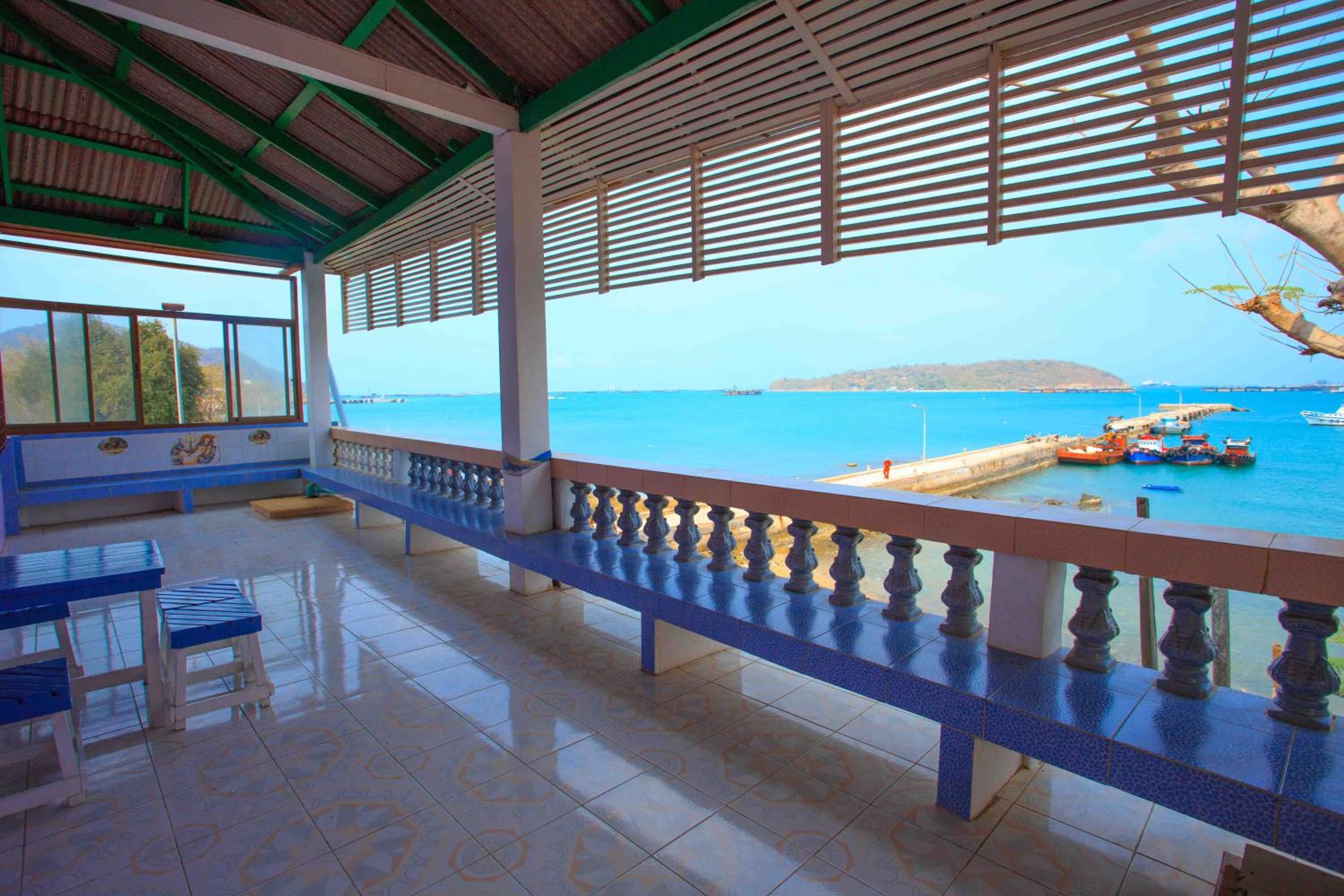 Bungalow with Sea View photo 3
