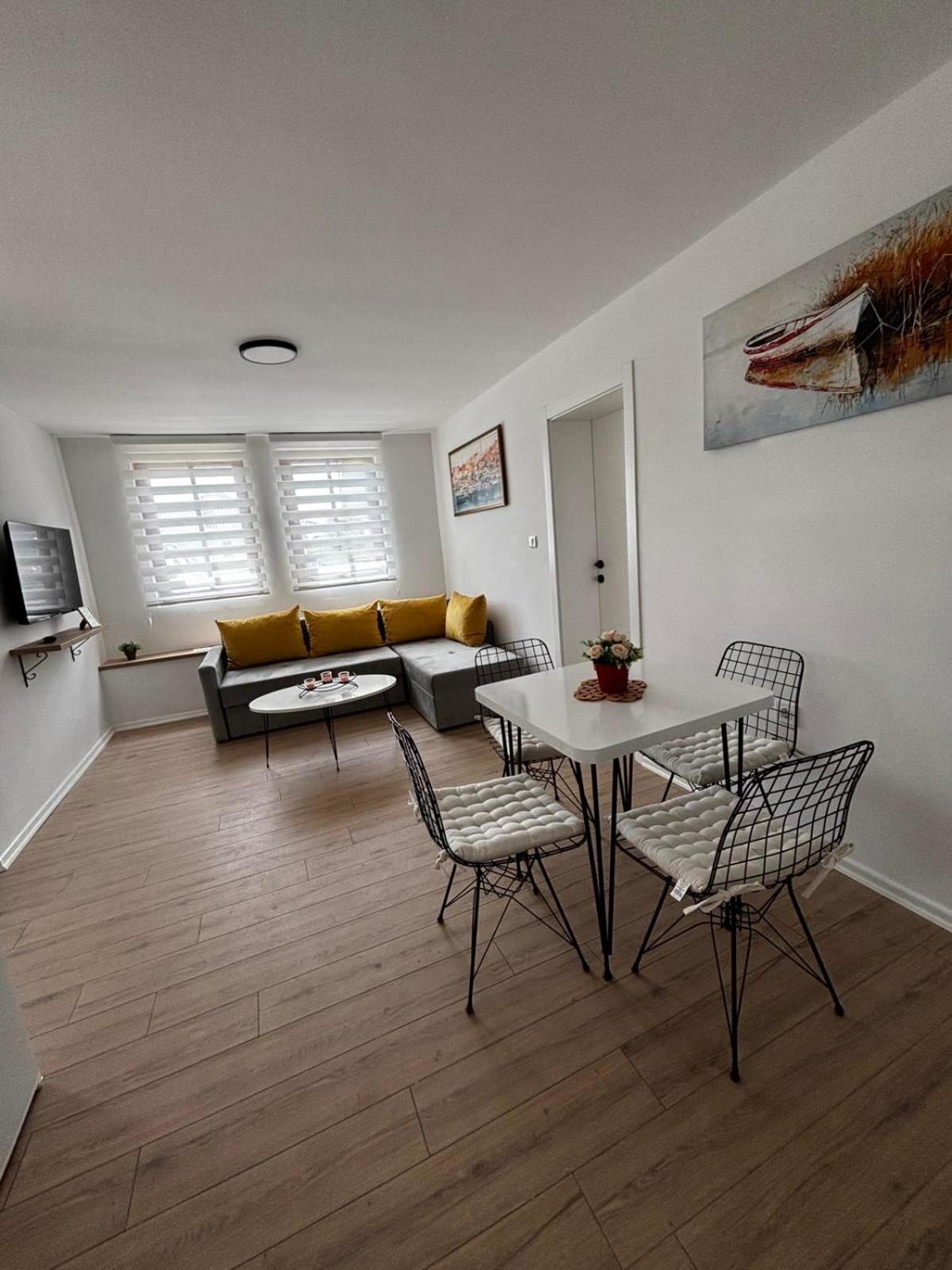 One-Bedroom Apartment with Garden photo 2