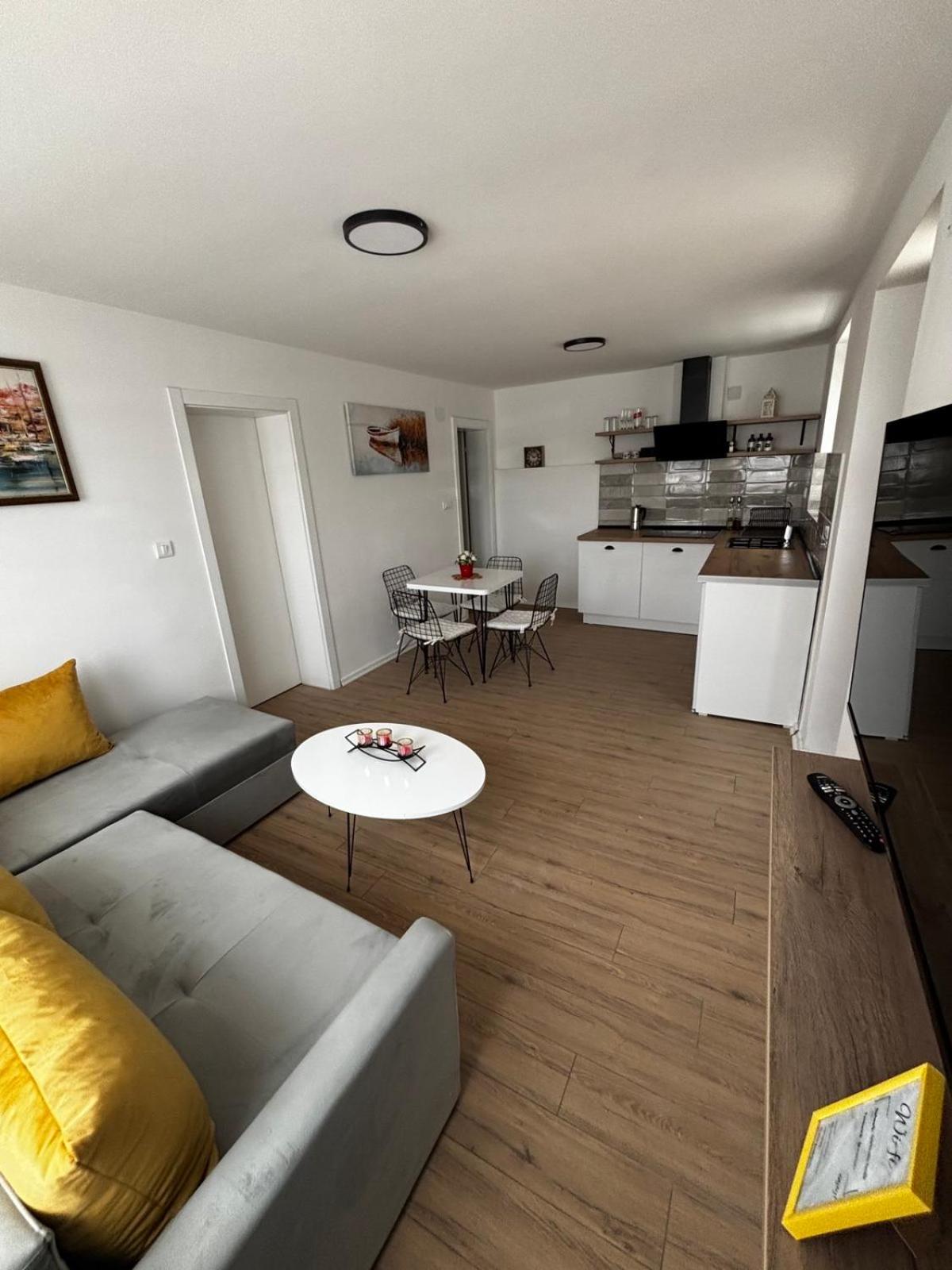 One-Bedroom Apartment with Garden photo 3
