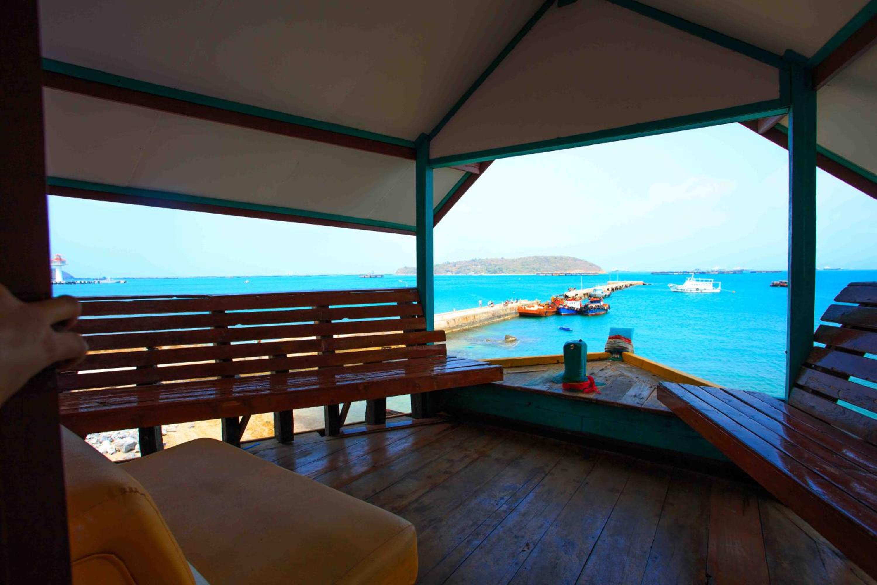 Deluxe Bungalow with Sea View photo 3