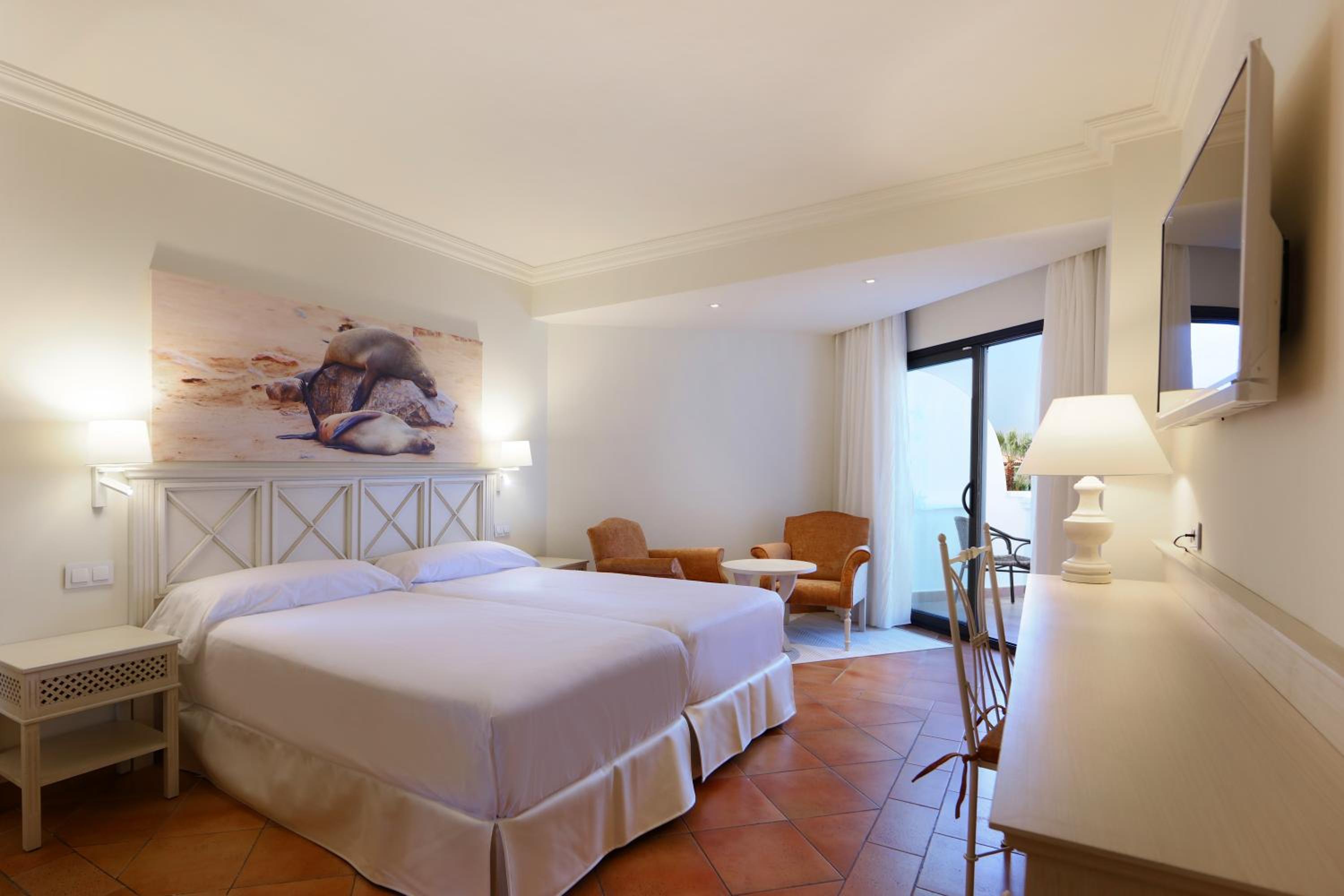 Twin Room with Sea View - Photo 3