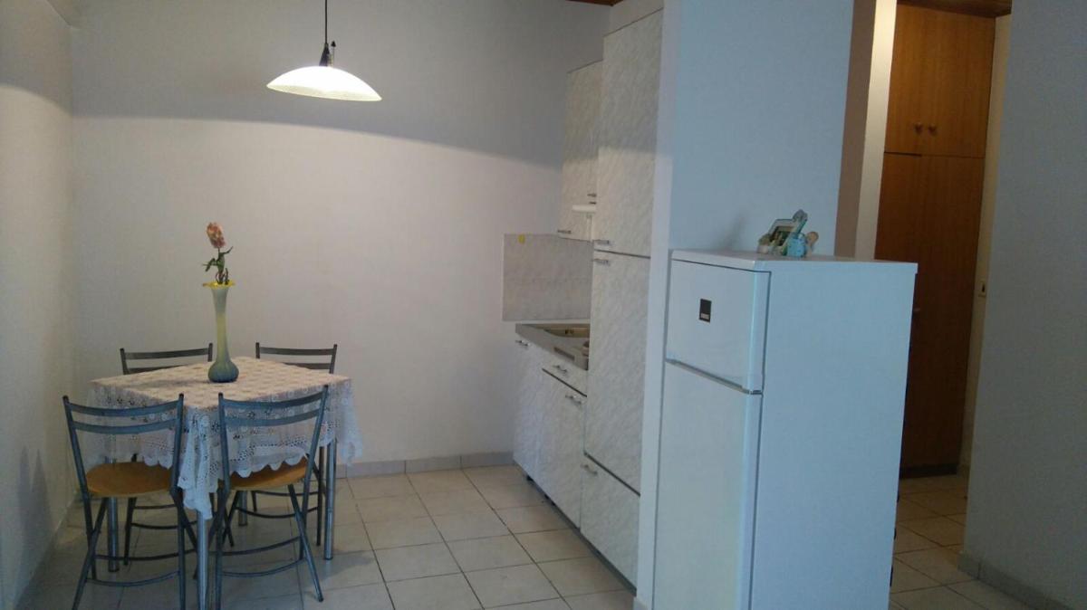 One-Bedroom House - Photo 9