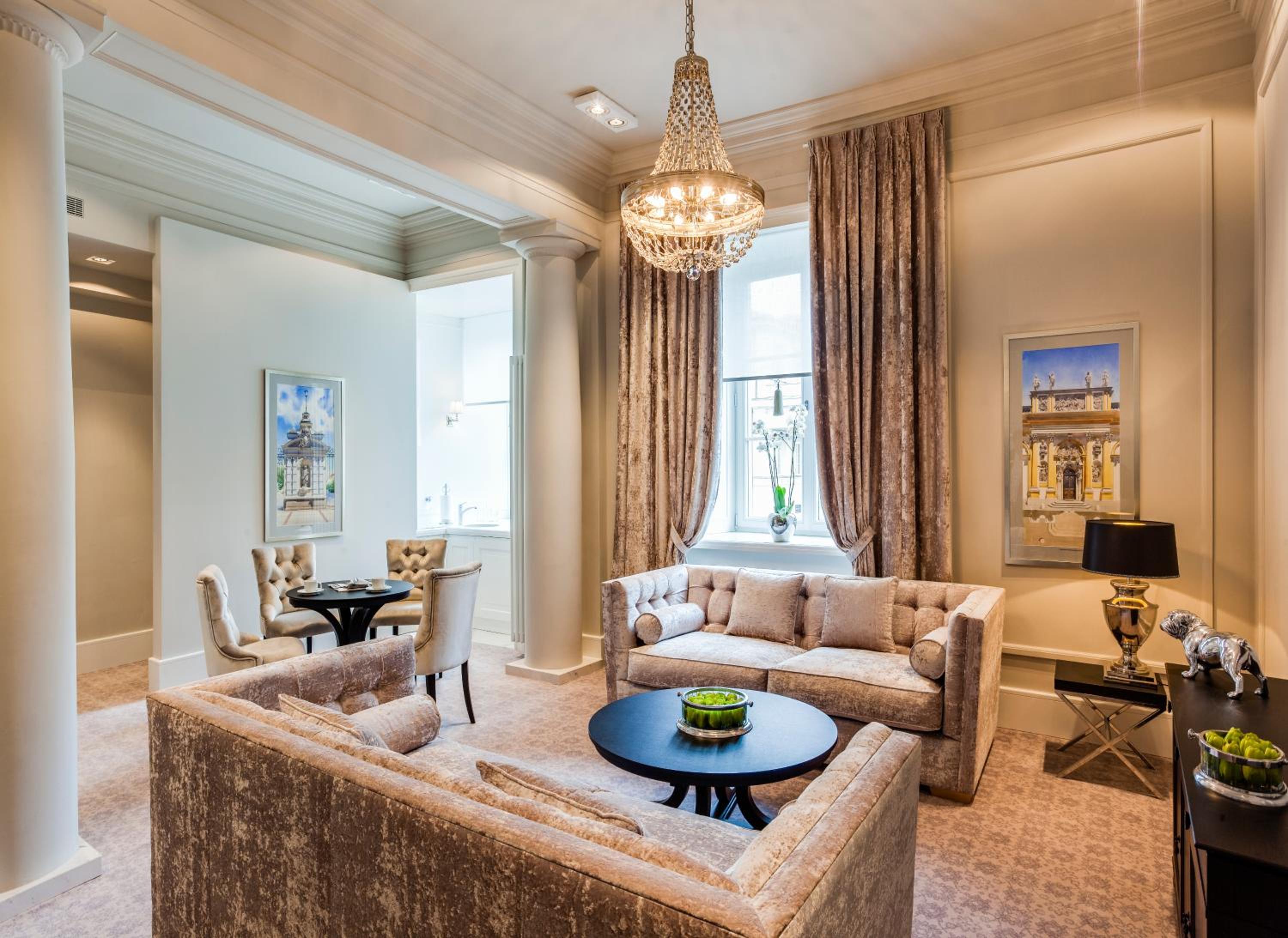 Deluxe Apartment