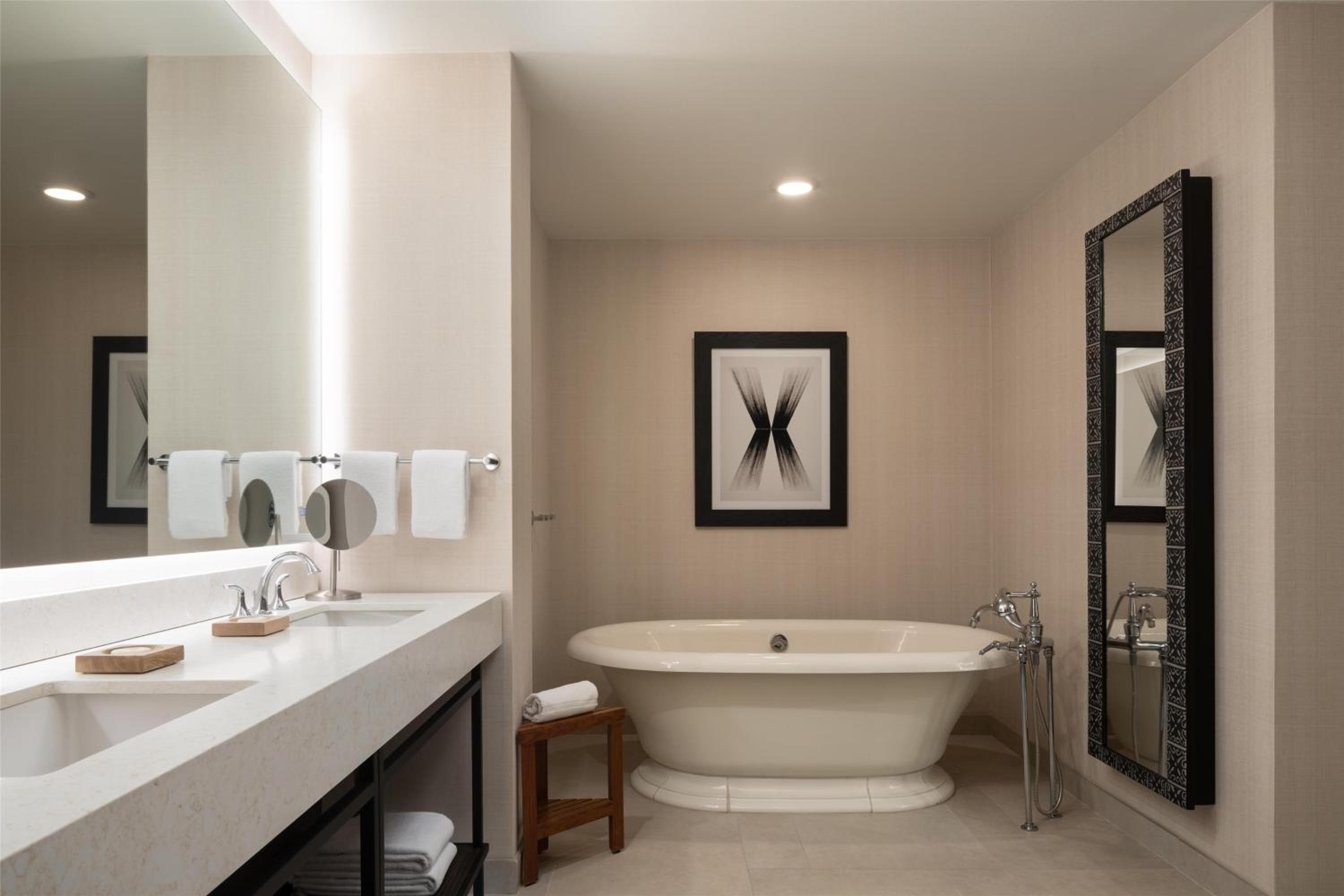 Presidential Suite with Water View