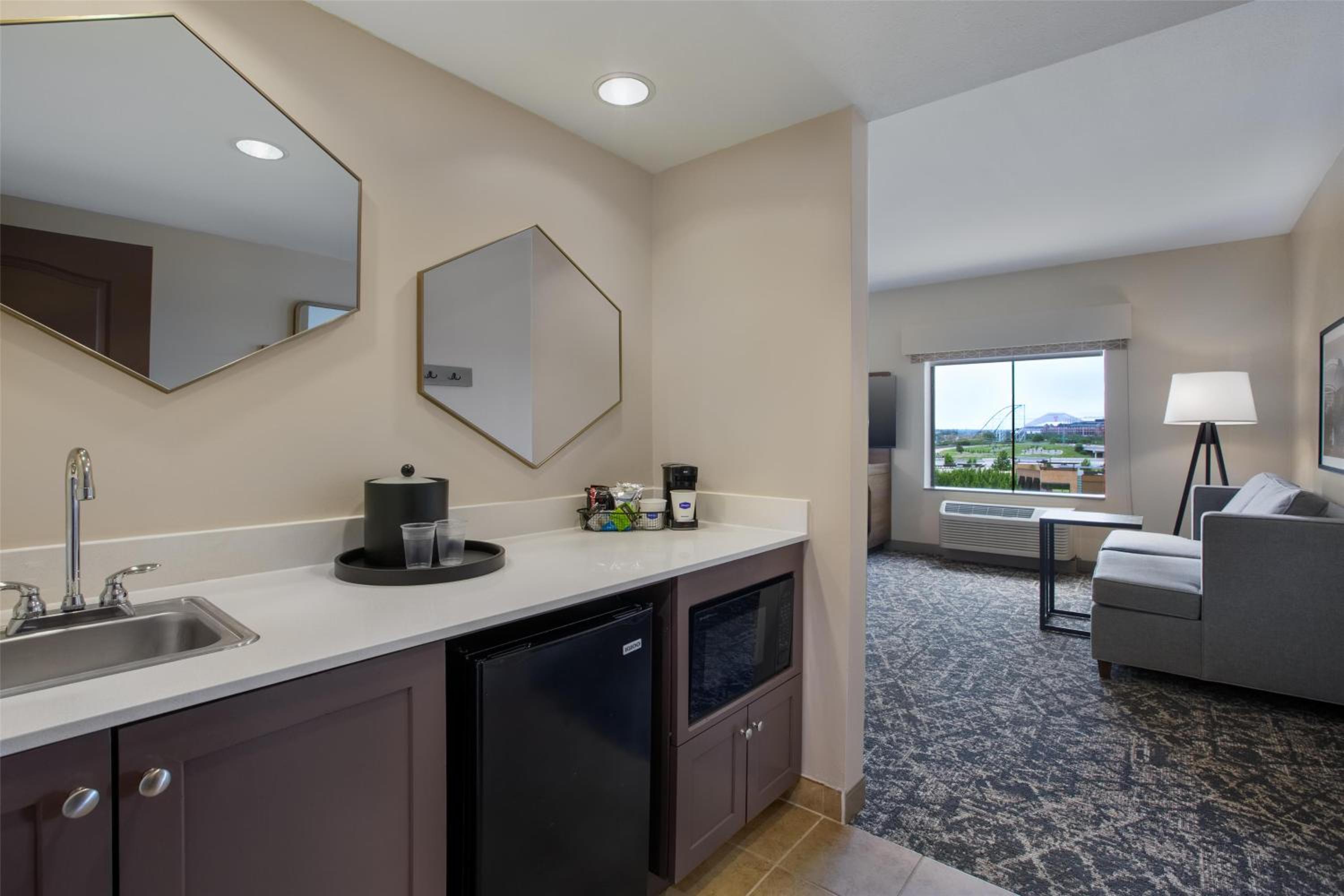 King Studio Suite with Sofa Bed - Non-Smoking