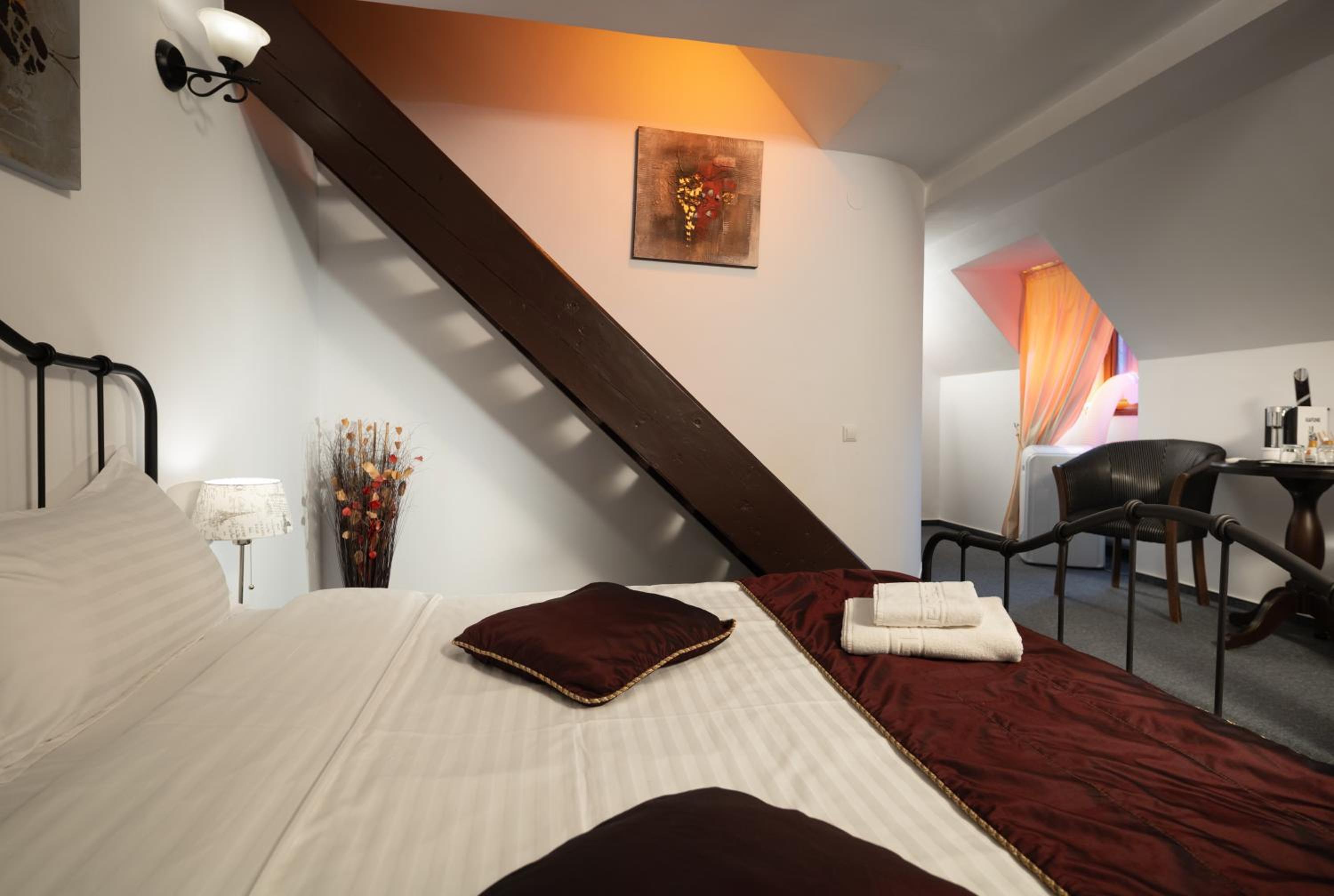 Standard Queen Room