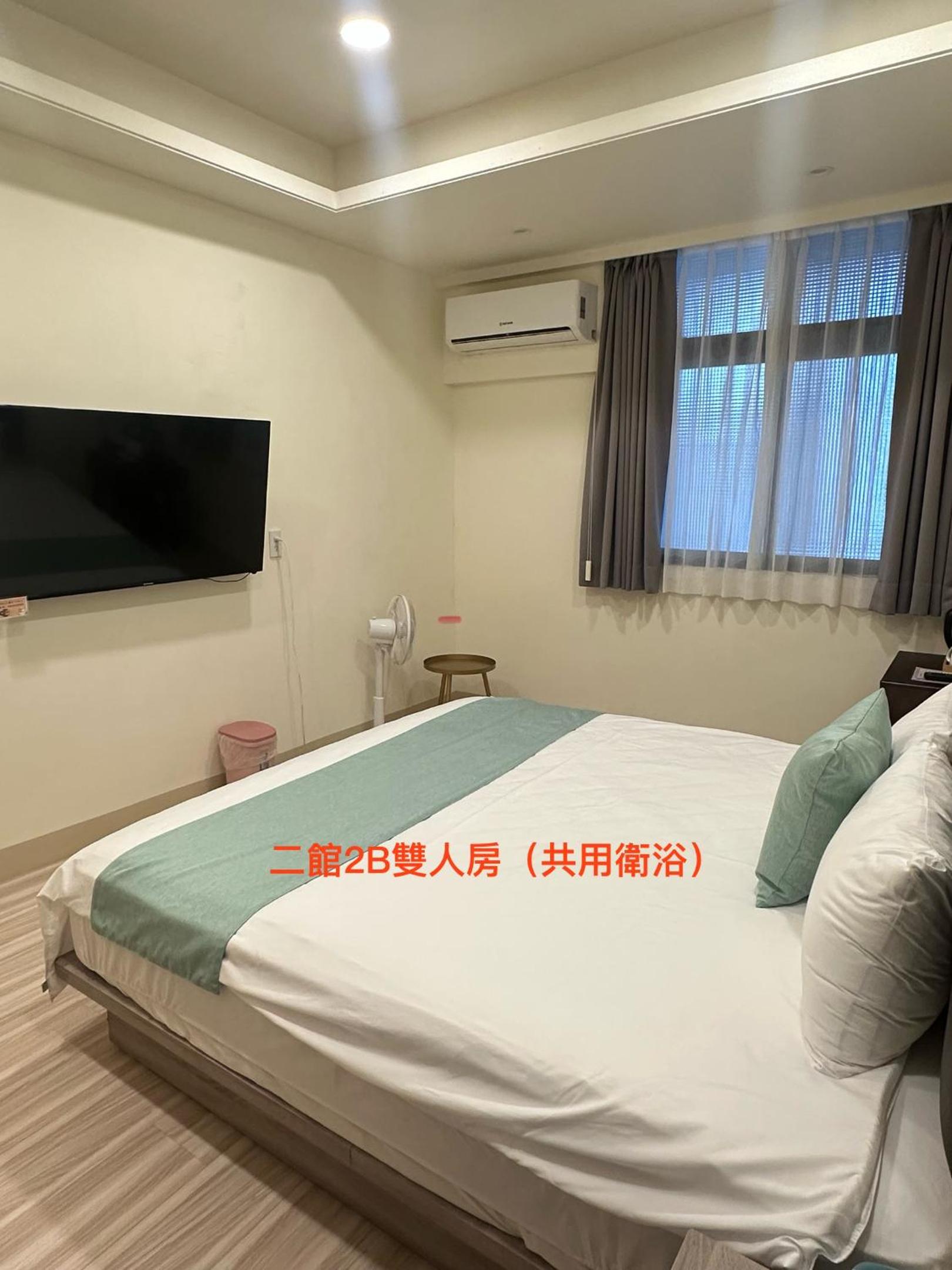 Standard Queen Room