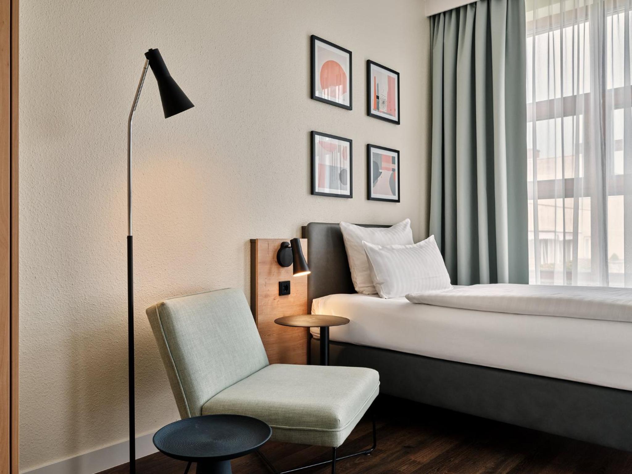 Standard Room with Two Single Beds thumbnail 6