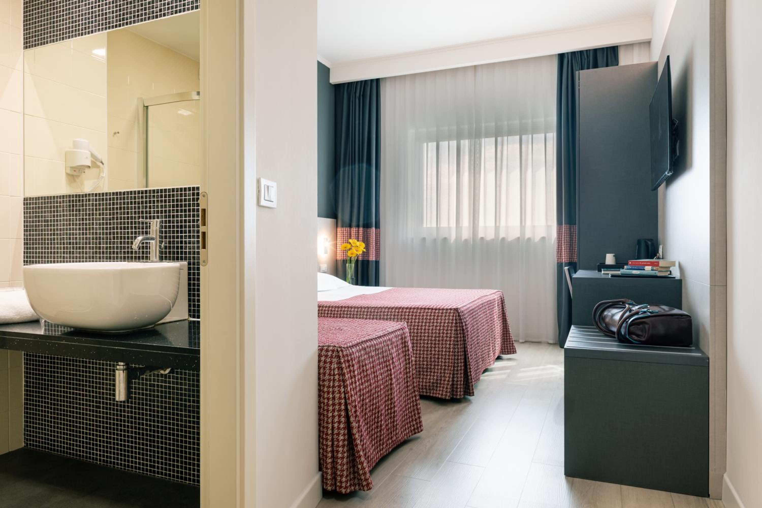 Superior Double or Twin Room - Photo 7