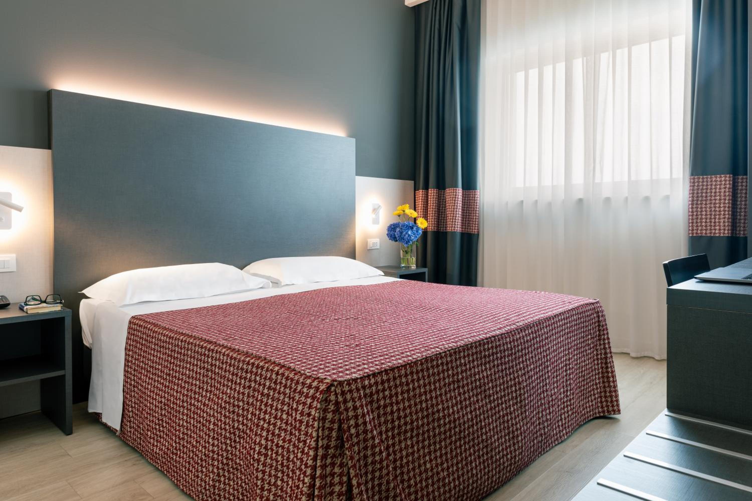 Superior Double or Twin Room - Photo 11