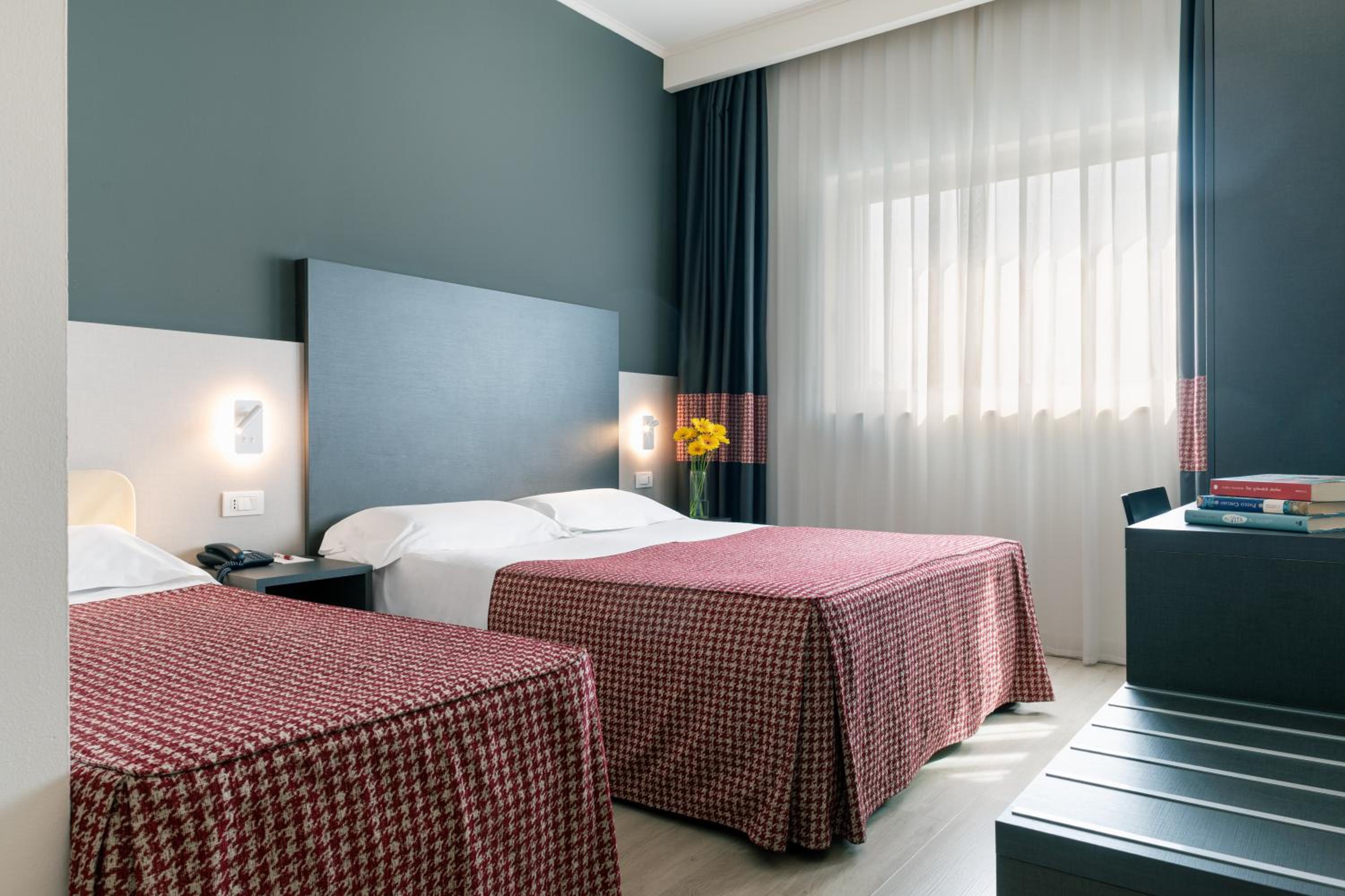 Superior Double or Twin Room - Photo 12