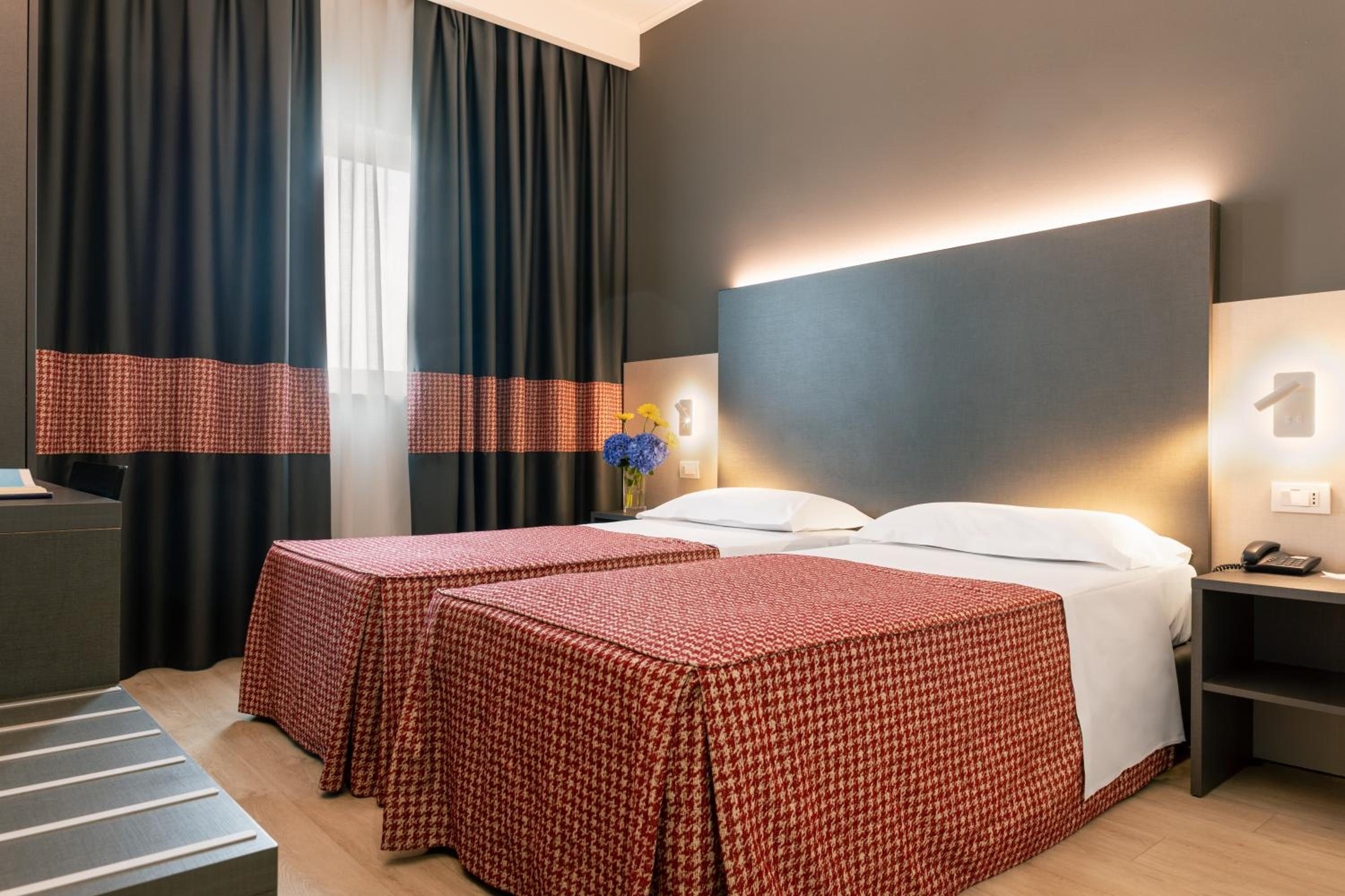 Superior Double or Twin Room - Photo 9