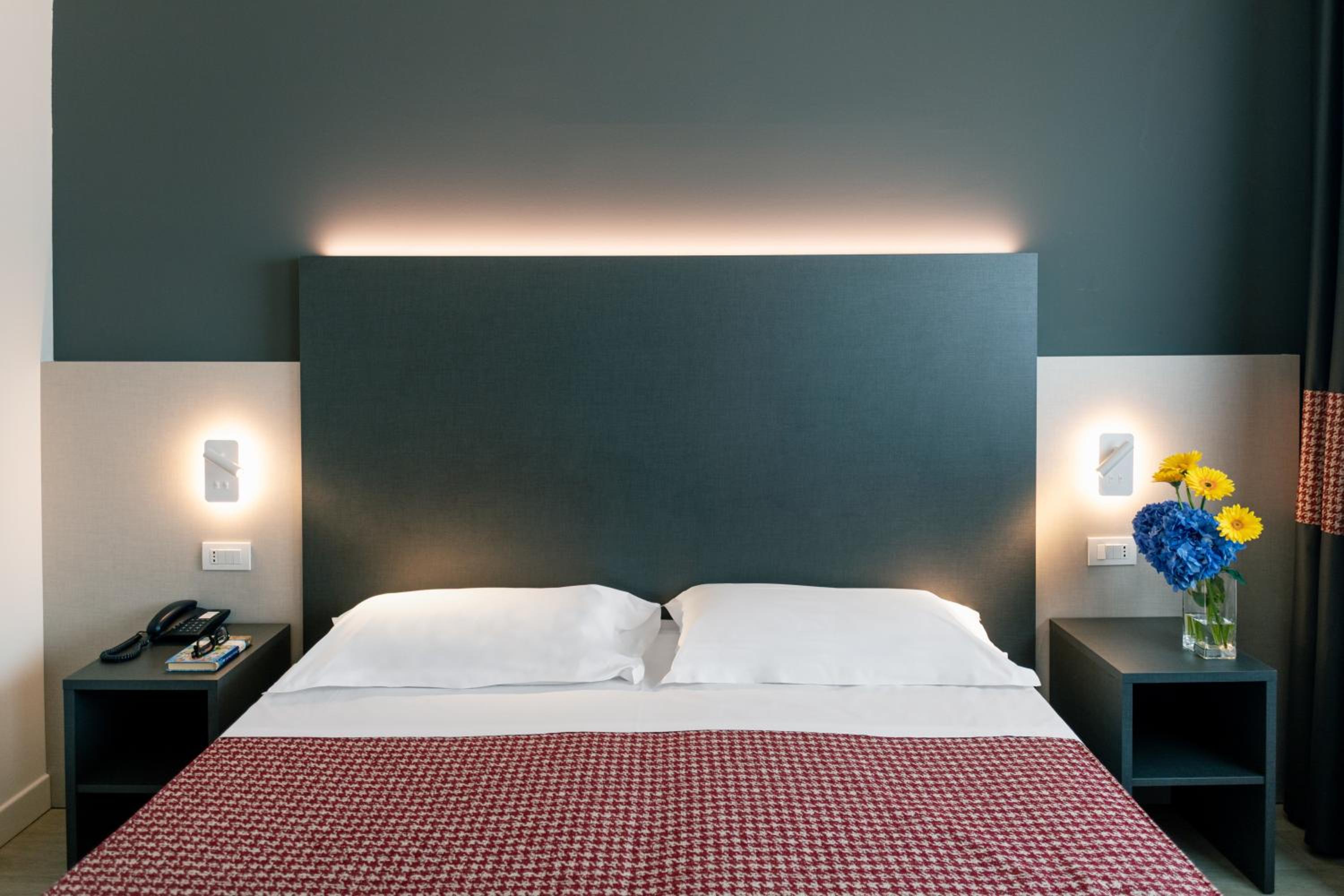 Superior Double or Twin Room - Photo 10