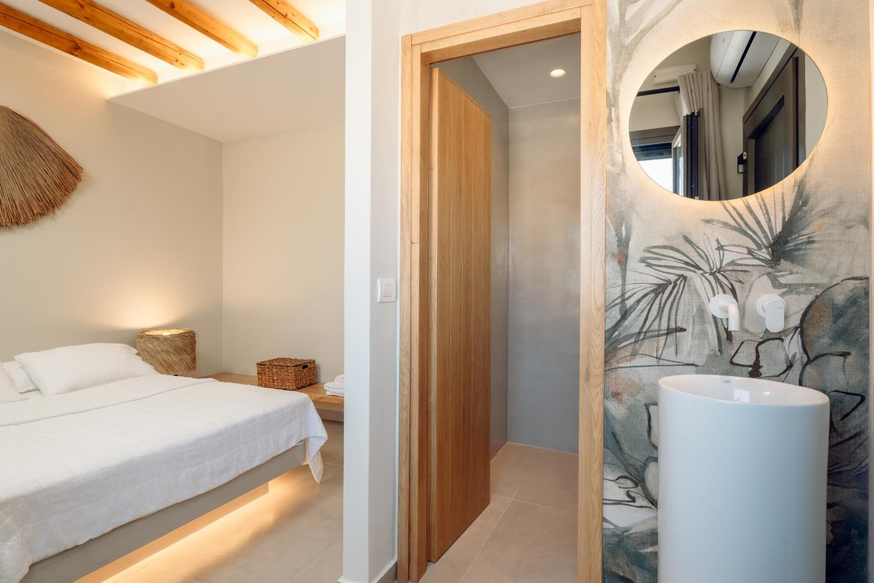 Deluxe Double or Twin Room with City View photo 2