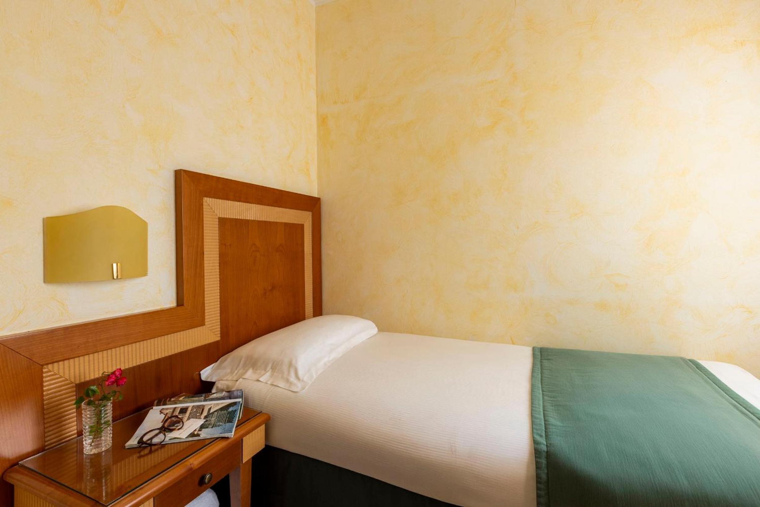 Superior Room with View - Photo 6