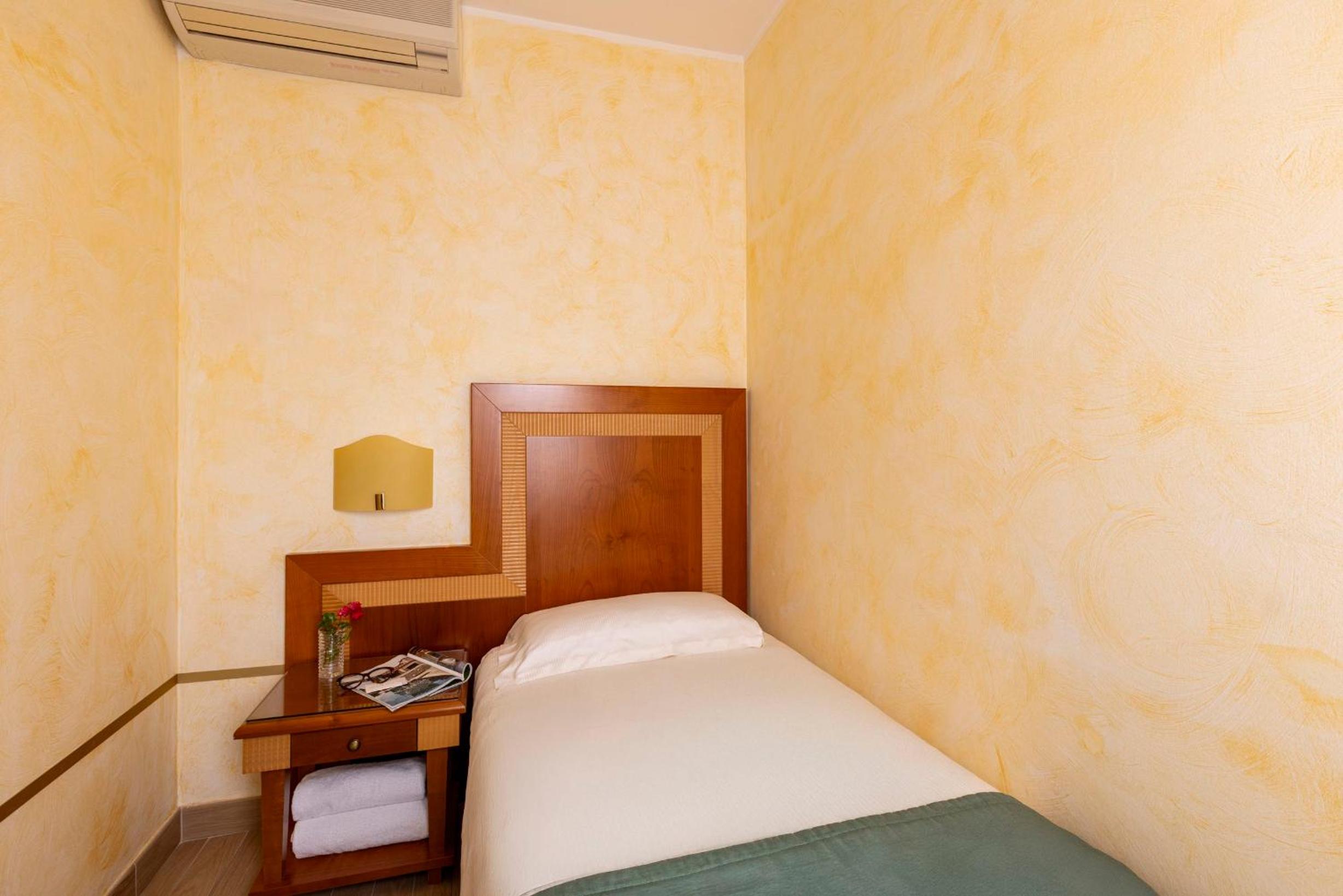 Superior Room with View - Photo 8