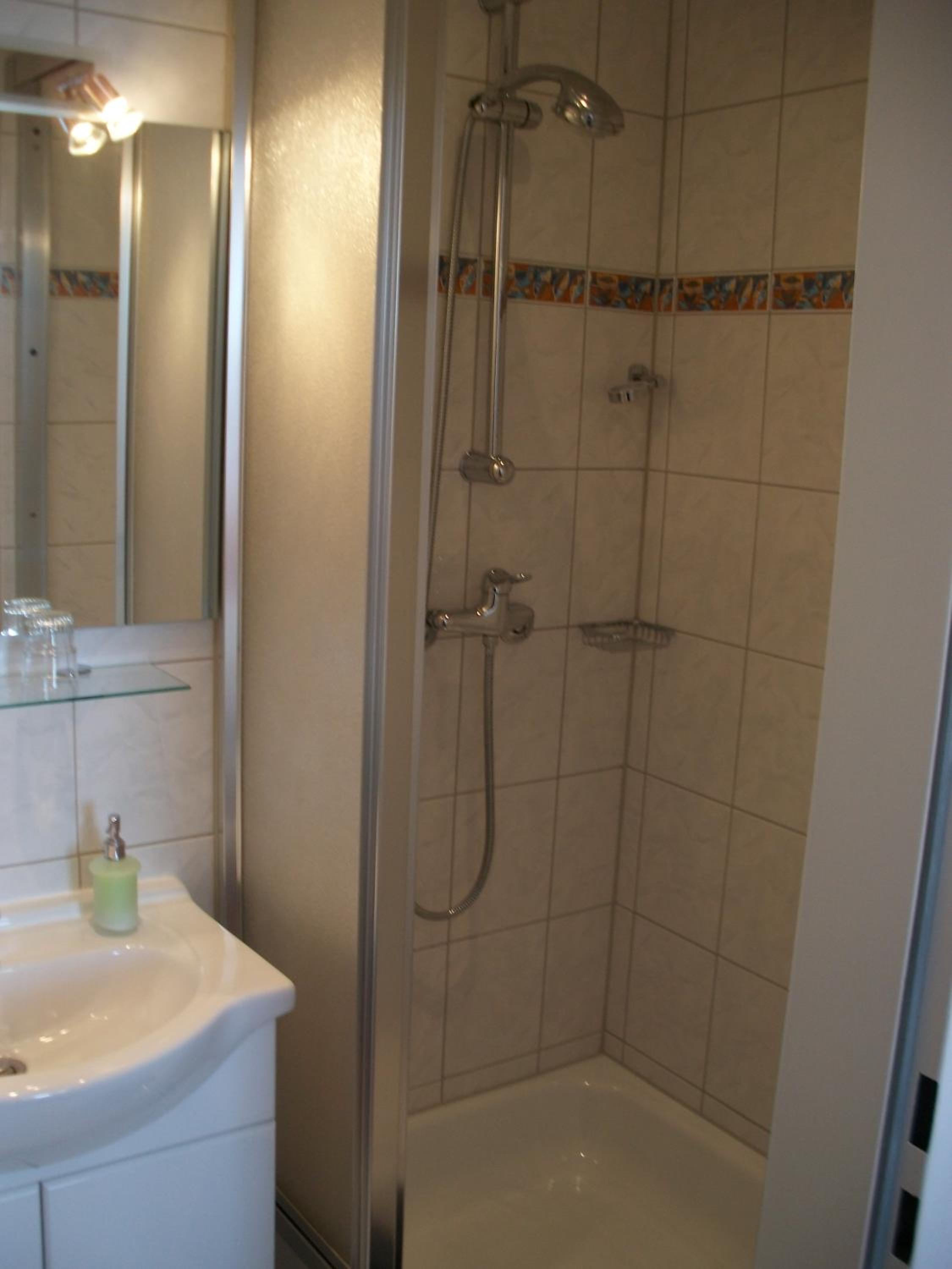 Small Double Room - Photo 5