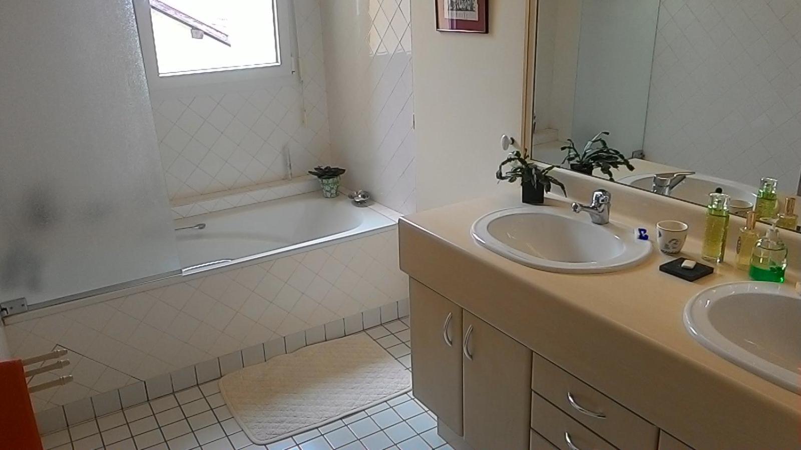Three-Bedroom Apartment - Photo 21