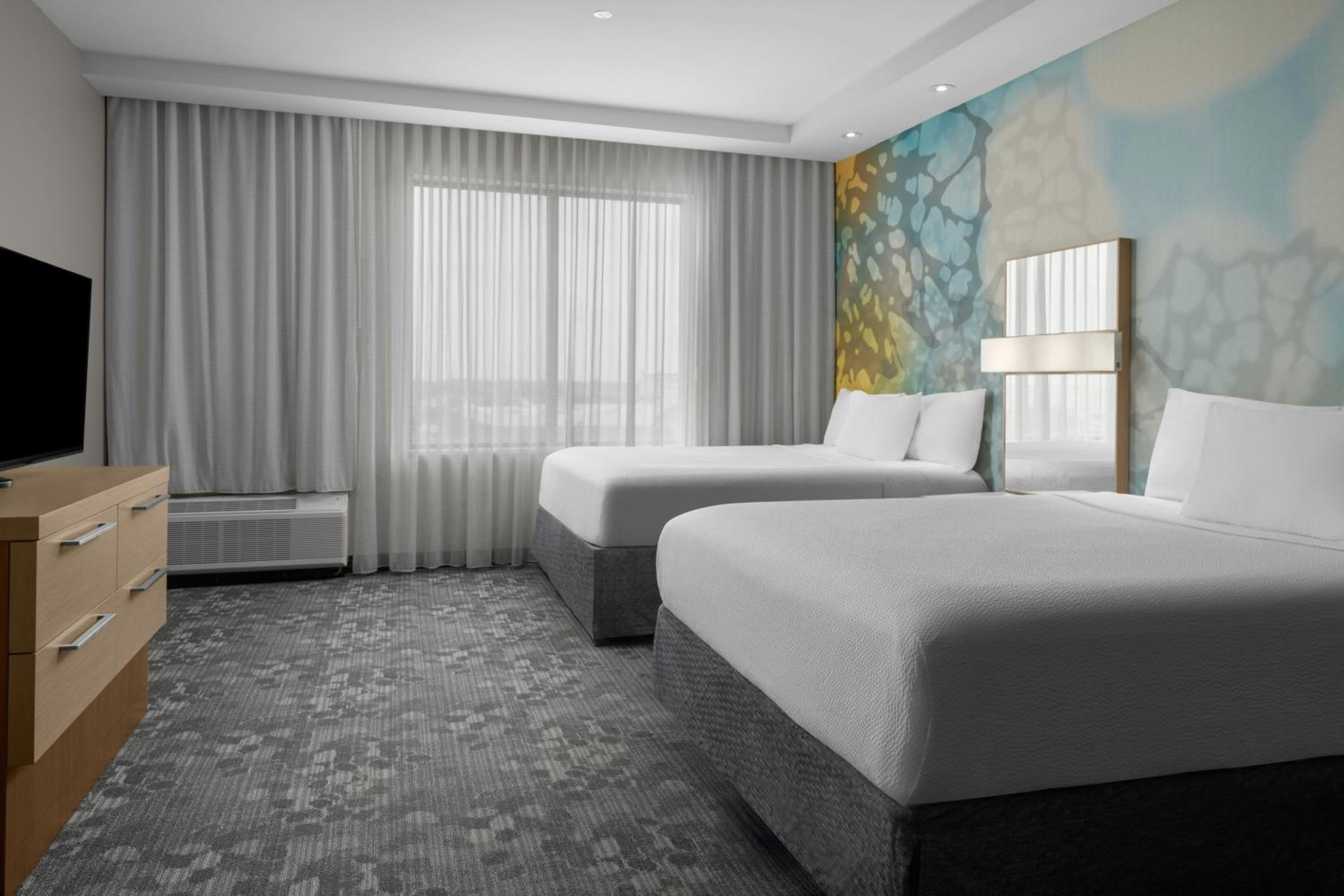 One-Bedroom Queen Suite with Sofa Bed and Tub - Mobility/Hearing Accessible
