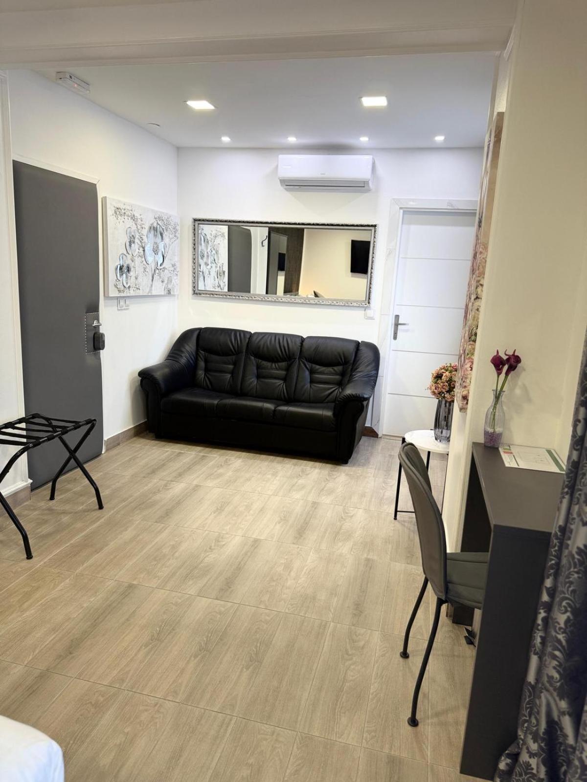Deluxe Suite photo 2